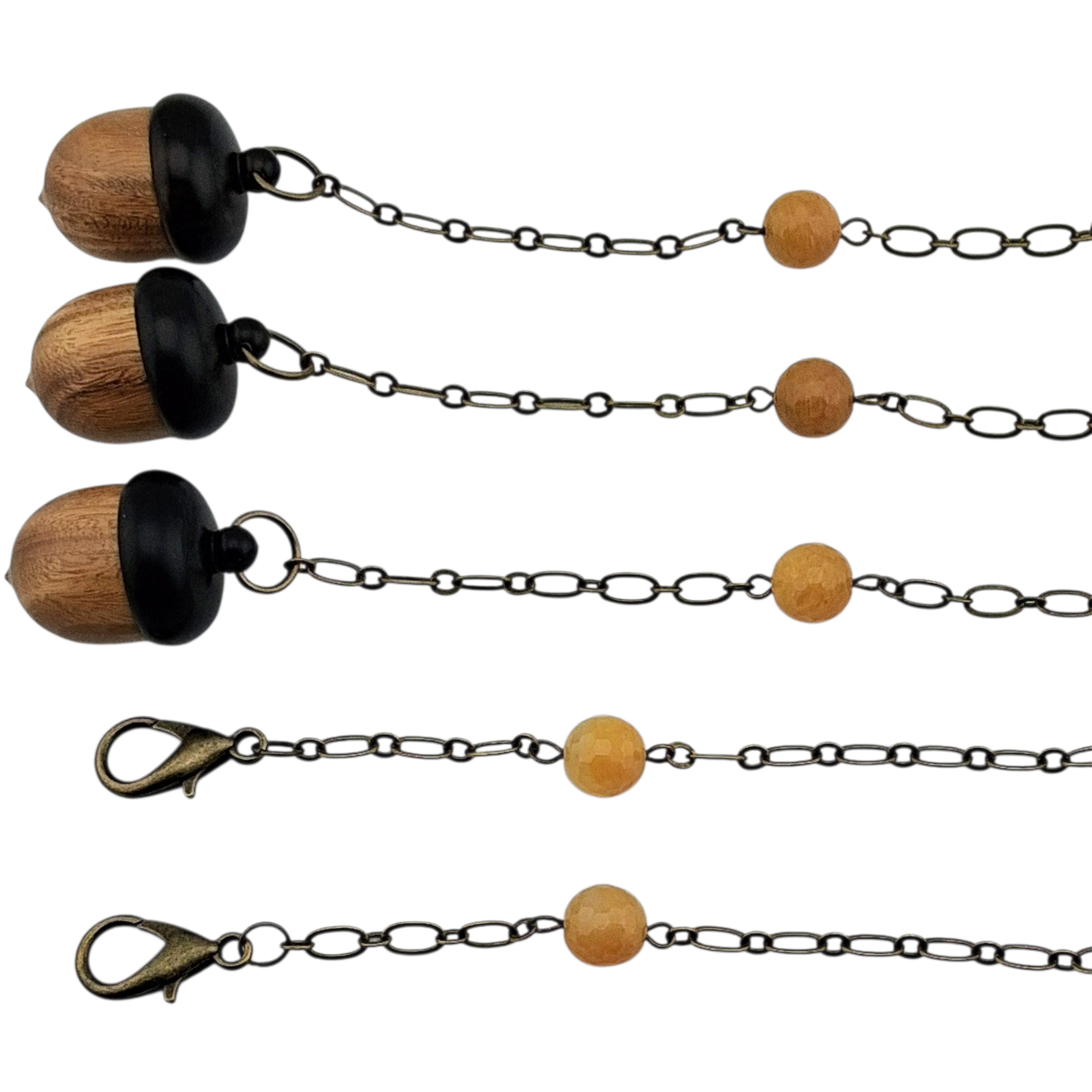 Breloque artisanale gland de chêne – avec mini marqueurs de mailles et bijou recyclé