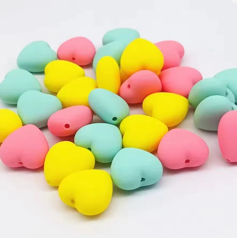 Embouts protecteurs en silicone pour aiguilles de petites tailles en forme de coeur