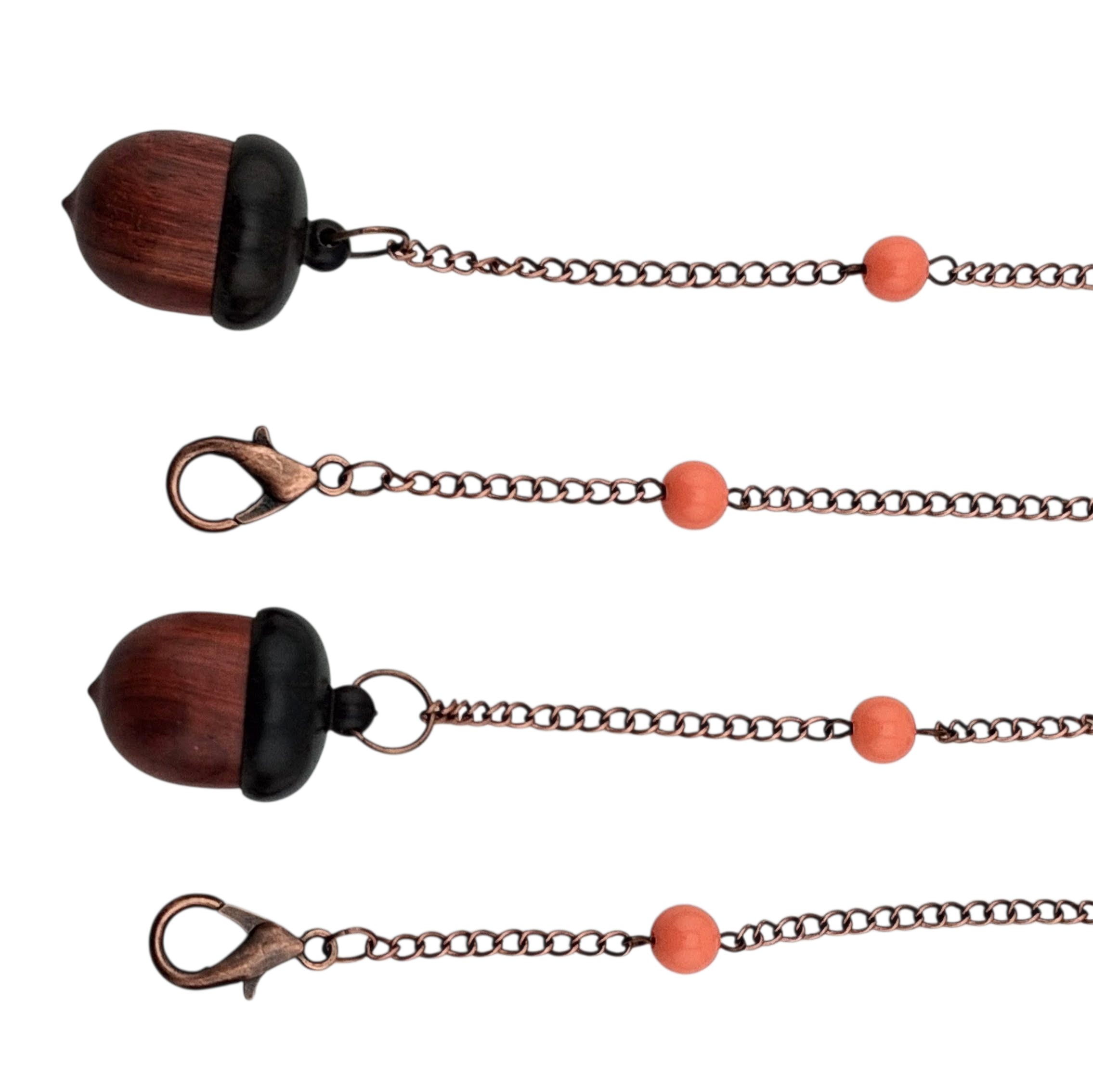 Breloque artisanale gland de chêne – avec mini marqueurs de mailles et bijou recyclé