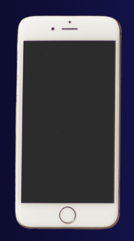 Smartphone blanc avec écran noir sur fond violet.