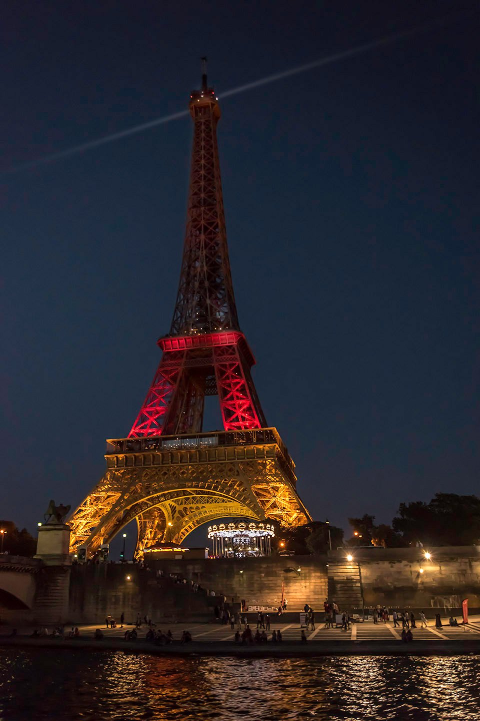 lighted-eiffel-0559.jpg