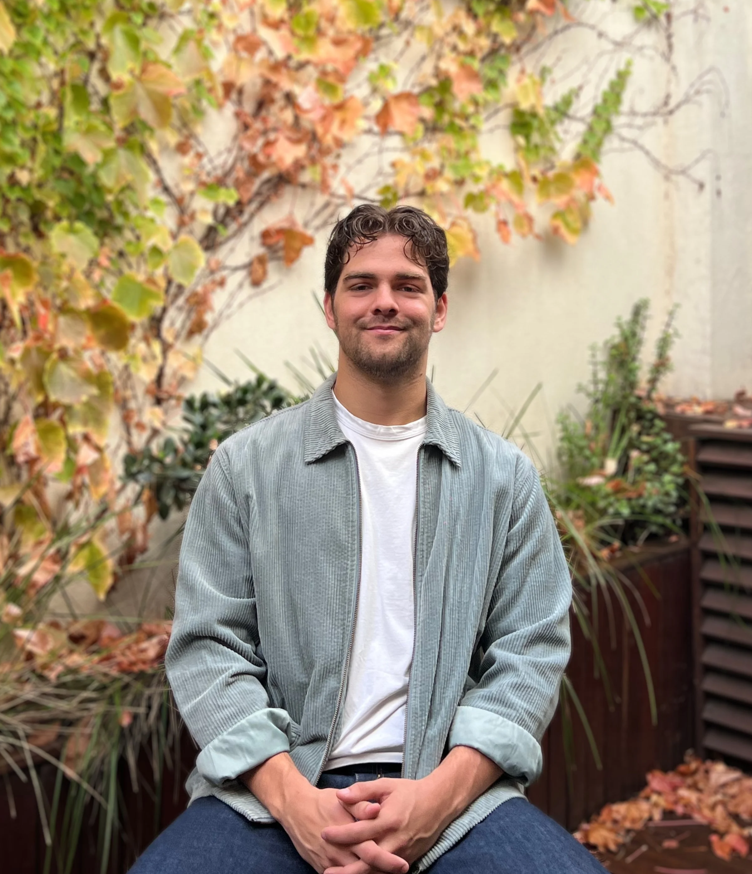 Oscar Revelins author headshot