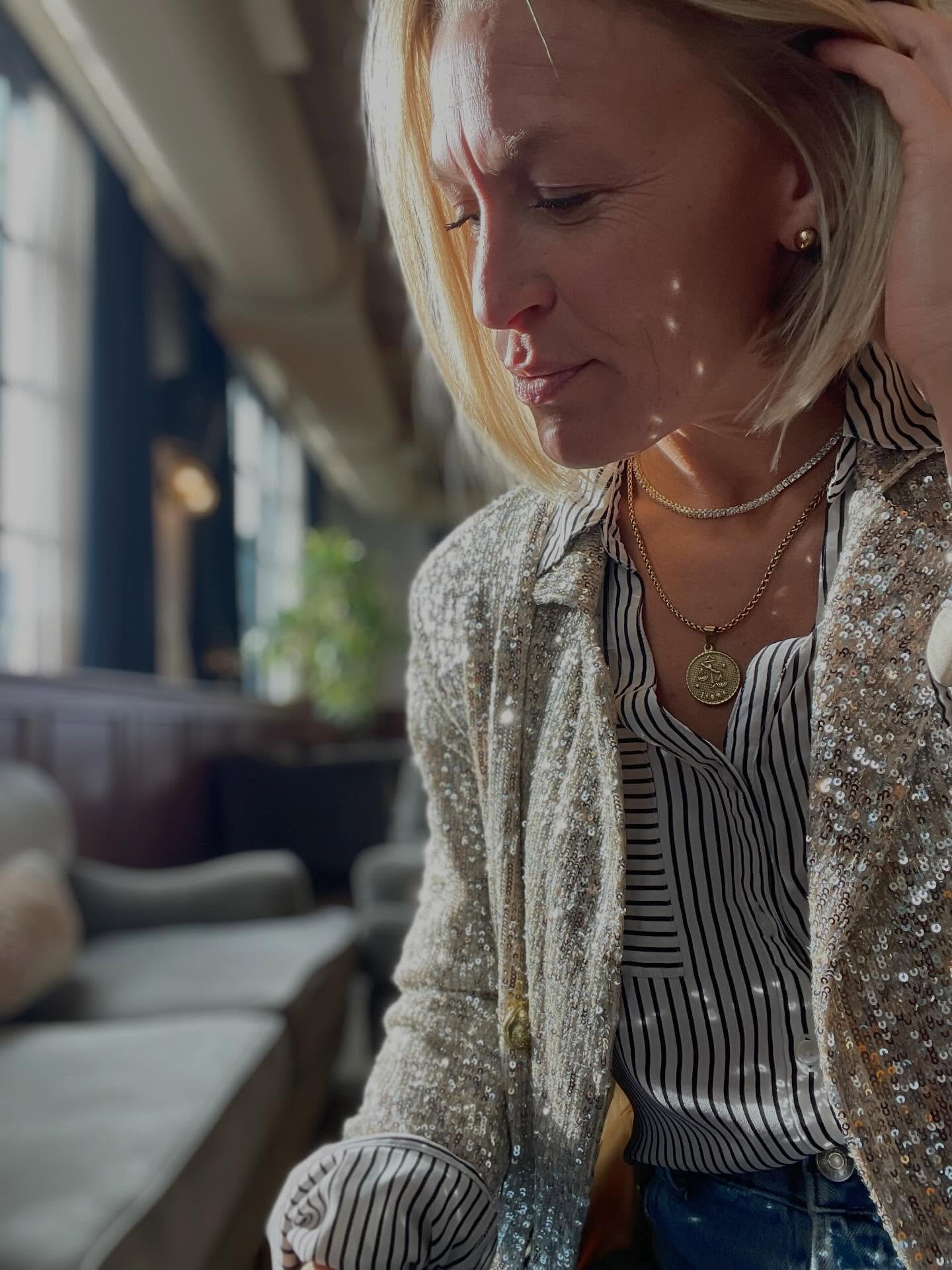 Zoom in.
You&rsquo;ll see the lines. The aging. The real deal. 

No filter, no fillers, no shame in the game.

Because sexy doesn&rsquo;t have an age limit.
And I&rsquo;m cooking up a free video to help you feel sexy AF naked even with the cellulite,