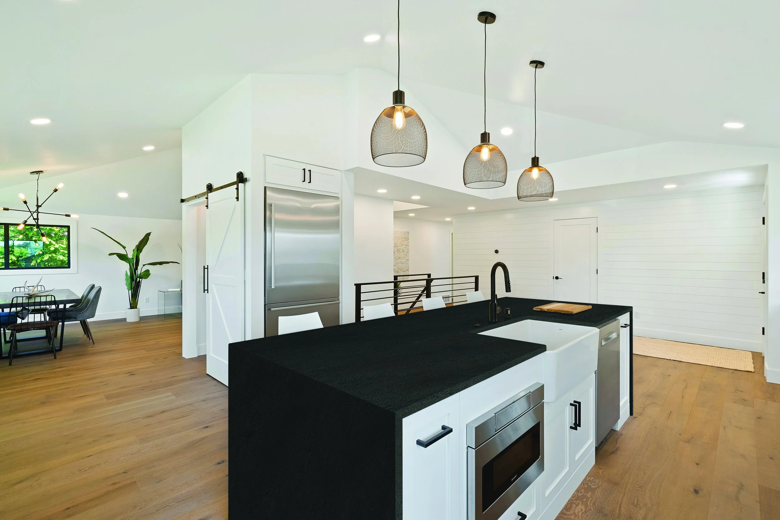 Basaltina Nero insitu.jpg