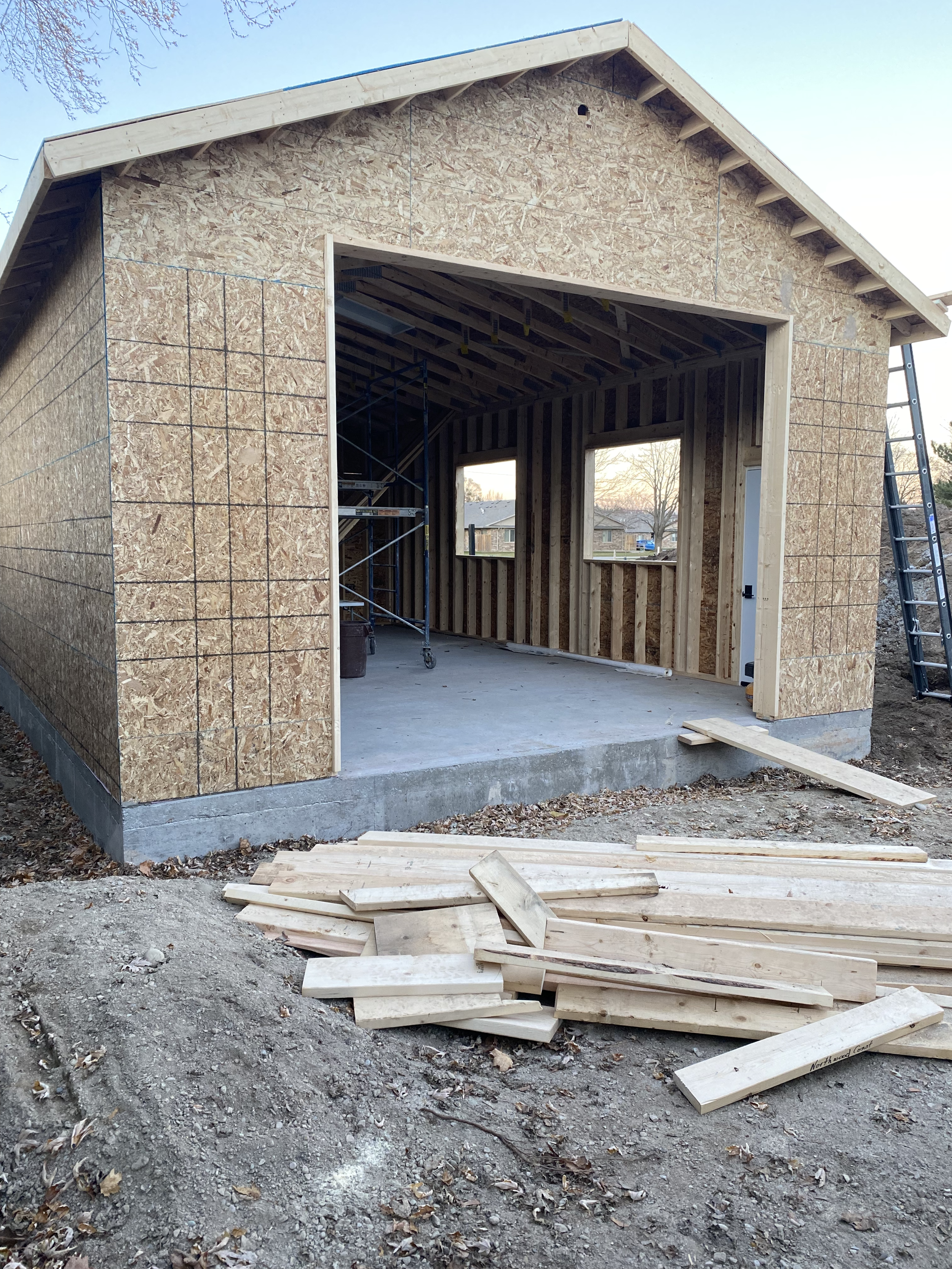 Large Format Shower Tile w/ Shower Niche