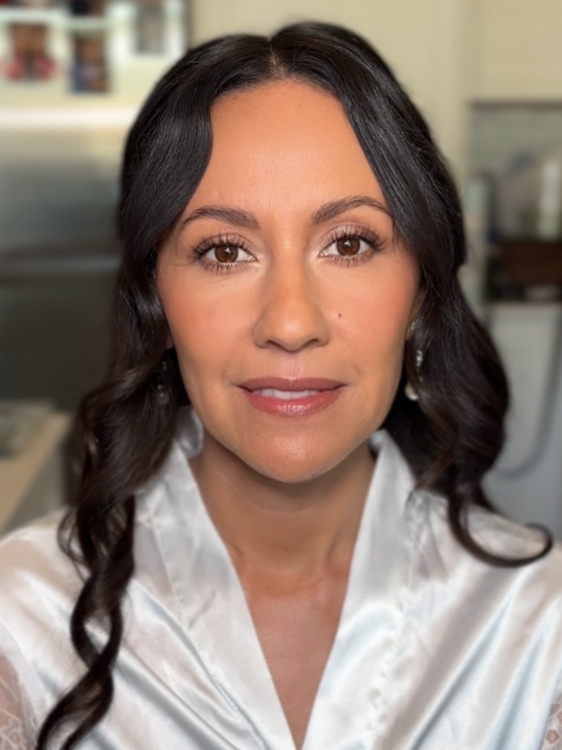 Mari ✨

We went super natural using @diorbeauty face and body, lightly setting everything with @charlottetilbury finishing powders. This stayed put in Fresno mist all day and night. 
Thank you so much for trusting me and allowing me to help bring you