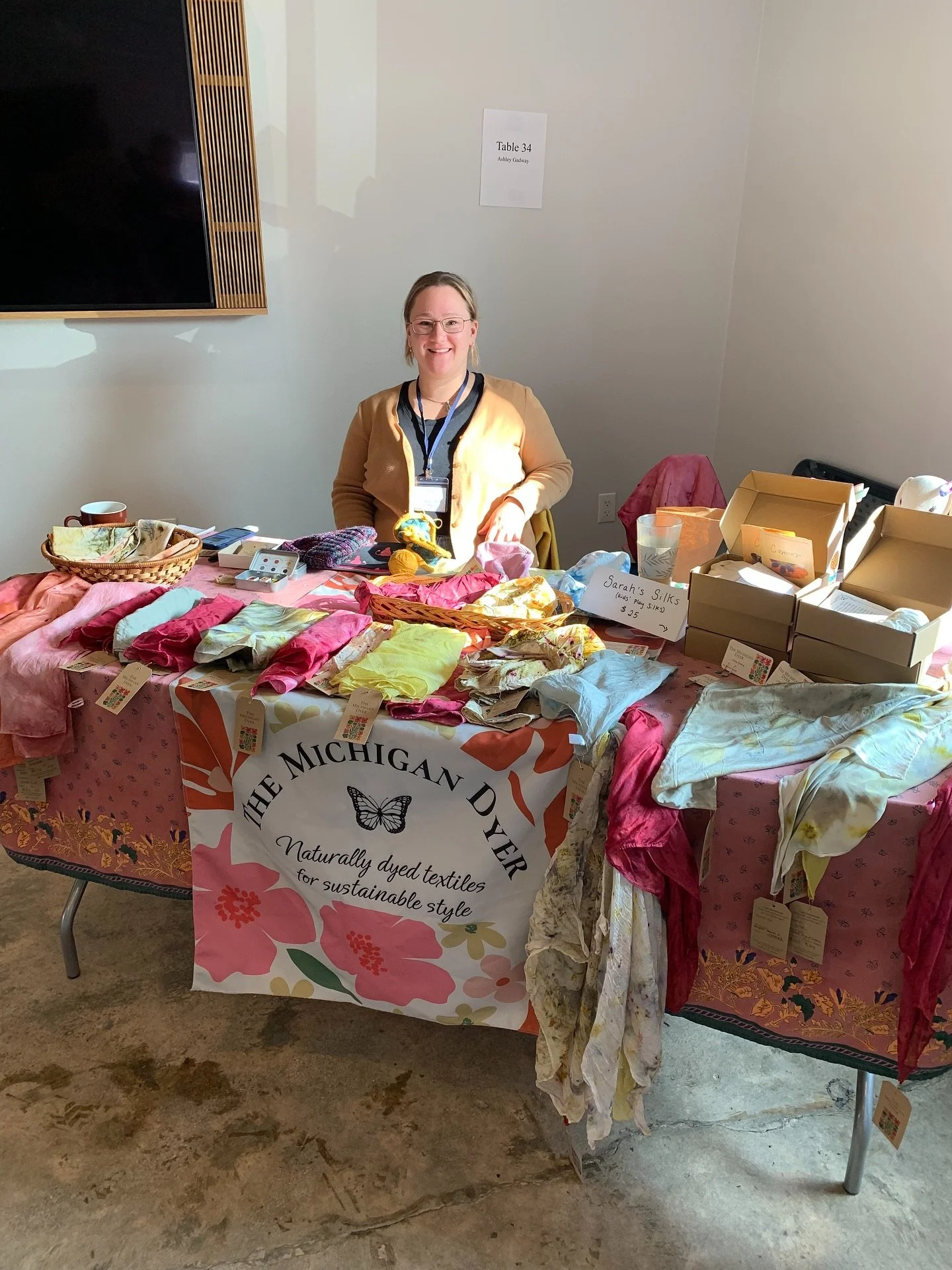 As always, a wonderful weekend was had at the York Winter Market 🎄✨💞

Thank you @ollycake and the York team for all your hard work to make this such an incredible event 💖

@yorkannarbor 

#yorkannarbor #artmarket #naturaldye #shopsmall #fiberart