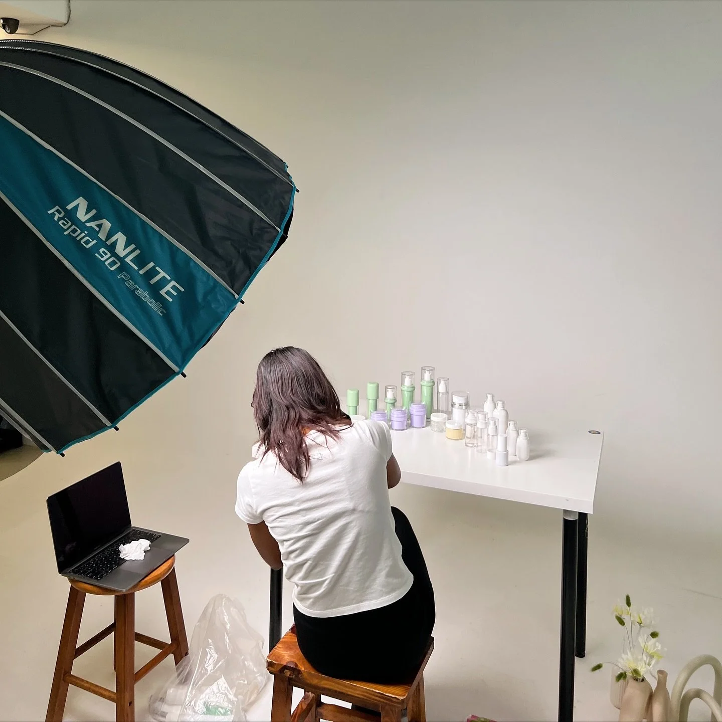 early mornings are so fun when you get to be on set for product shoots! ♡ so excited for you to see the finished results!

#skincareshoot #oemskincare #branding #marketing #marketingagency #marketingagencymalaysia #agencykl #marketingkl #socialmediaa