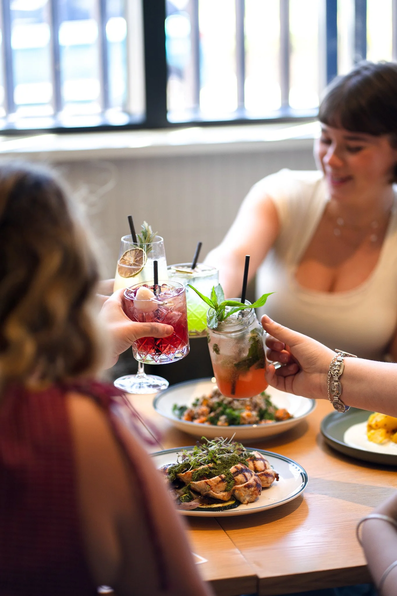 Bottomless Saturdays at The White Horse Tavern&nbsp;