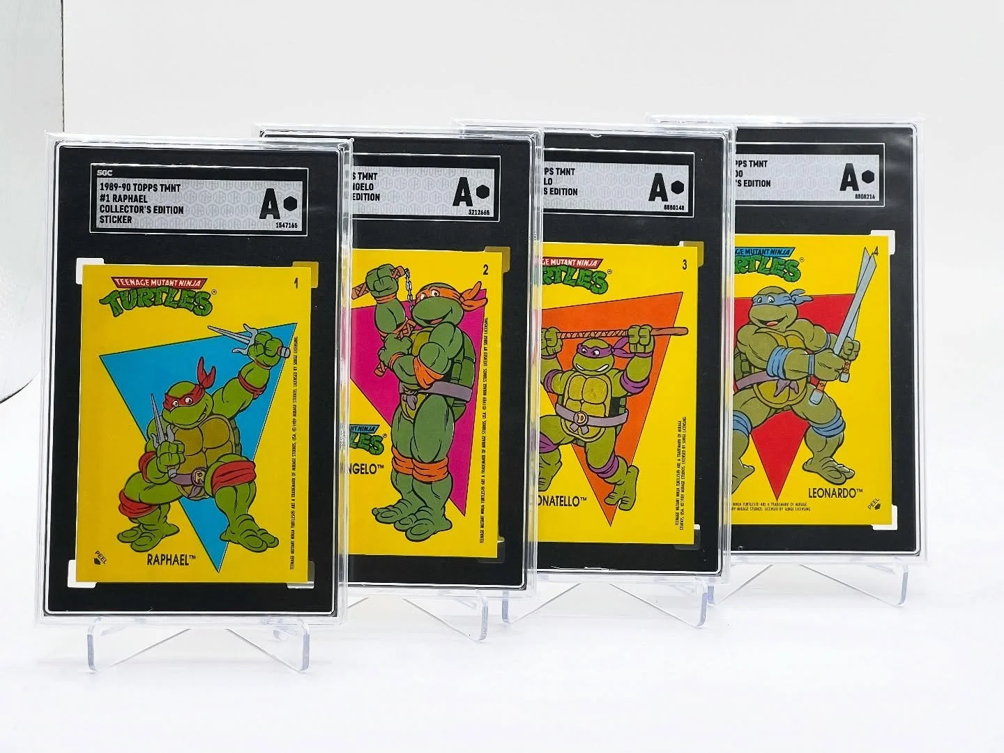 Nothing beats the adorable characters from the vintage TMNT cards! 🐢

Who is your favourite turtle?

Private Collection.

#TMNT #vintagecards #sgcgrading