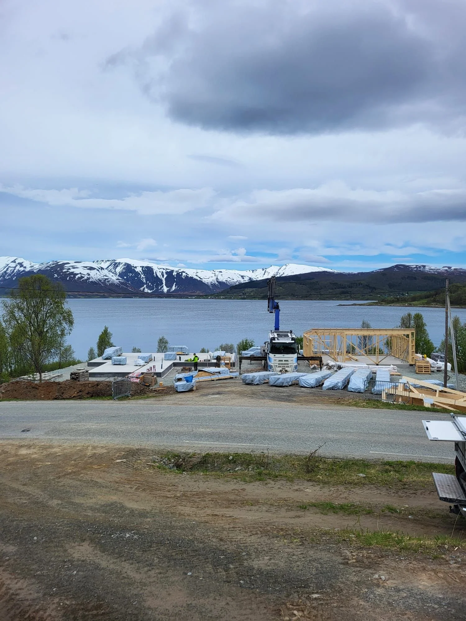 Veden äärellä rakentaminen Norjassa rakennustyömaa - Rakennuksen pohjatyö