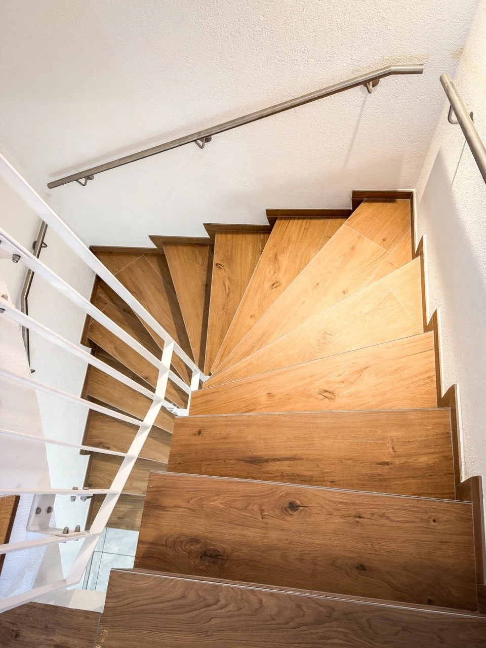 Keramikplatten in Holzoptik für Treppen – ein modernes Upgrade für Ihr Zuhause in Basel
