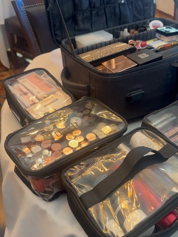 Packing my makeup kit has always been a challenge, but the past few years have taught me how to organize my things for a clutter-free workspace and a stress-free exit when I'm done!!

@tuandkit 
@mykitco 
@relavelbags_official 

#makeuplover #makeupa