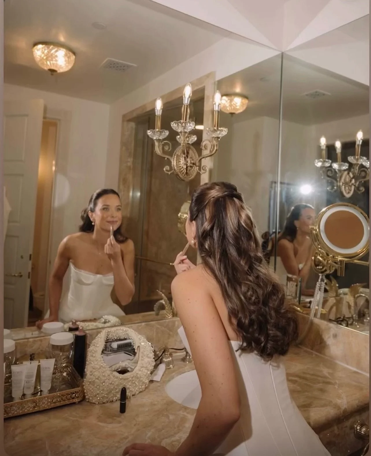 ✨Elegance &amp; Beauty Captured✨

hair by me @allurebridalbeauty 
beauty @makeupbycarolinaelena 
for @samarabeautysb 
photo @sarasolphoto 
@thegenevievehotel 

#wedding #weddingday #destinationmakeupartist #destinationwedding #makeupartist #hairstyli