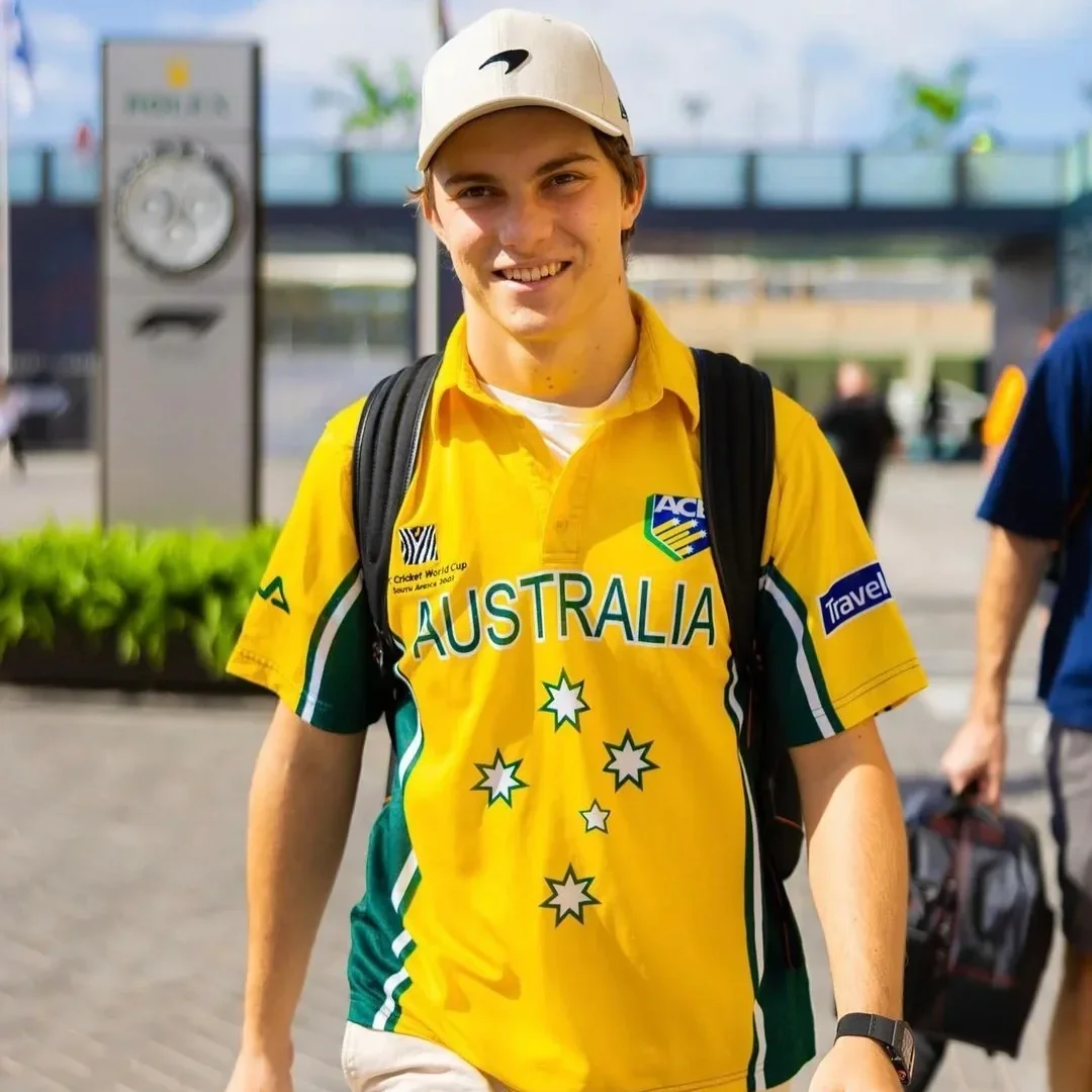 oscar-piastri-arrives-at-the-paddock-wearing-brett-lees-v0-j7l4oumjz12c1.webp