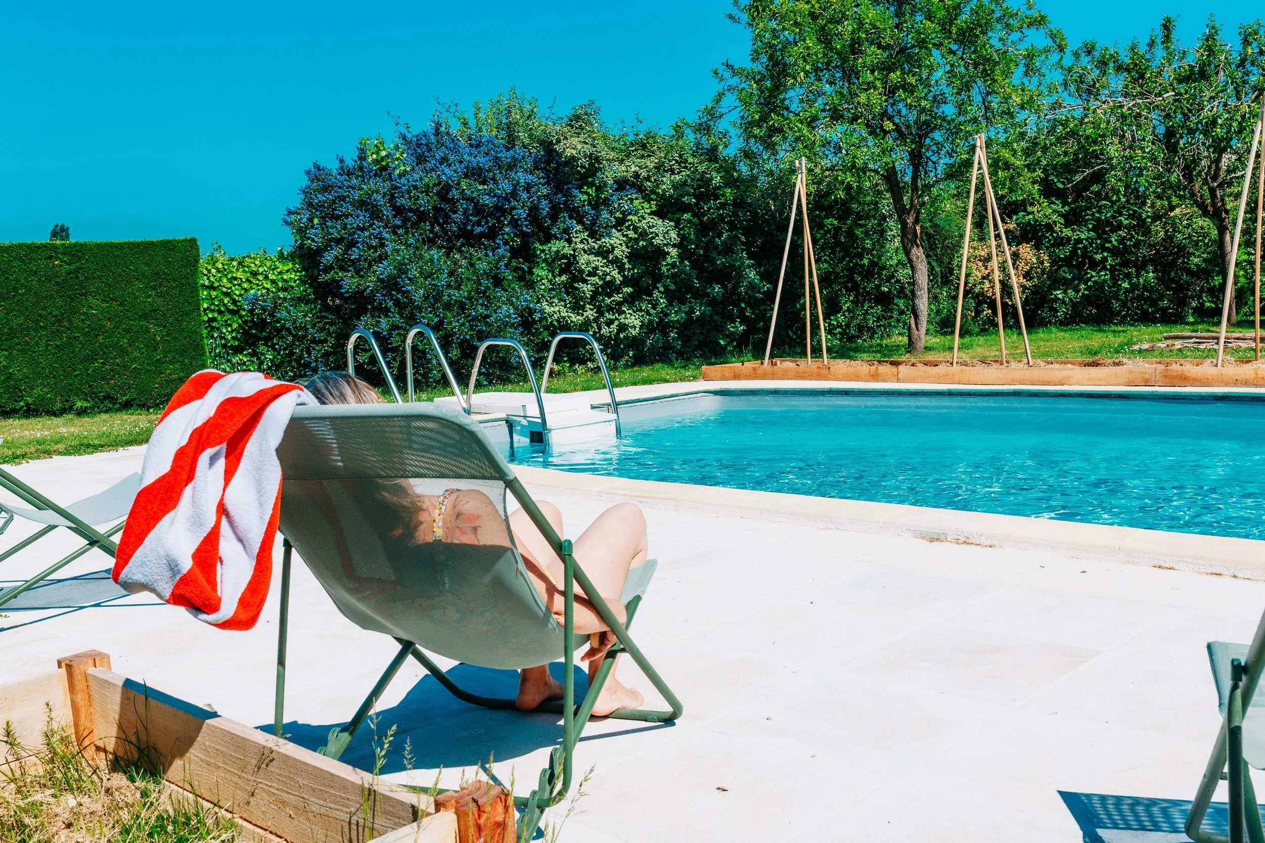 la-grange-aux-moines-piscine.jpg