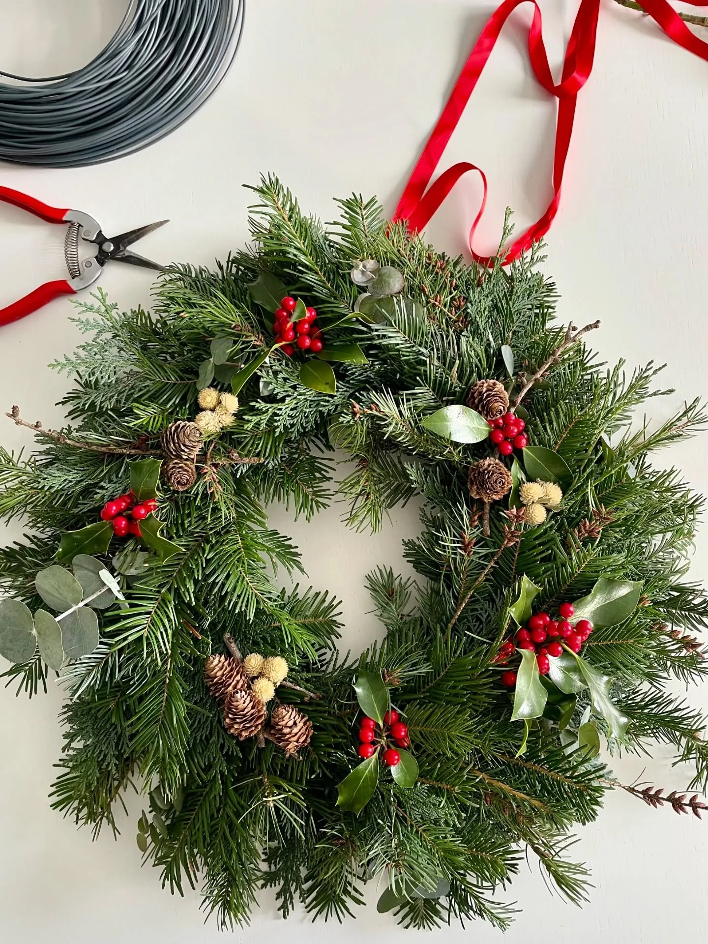 R&Eacute;VEILLON DE NO&Euml;L 🎄 
.
De la d&eacute;co et des cadeaux, on a tout ce qu&rsquo;il vous faut !  Avec Corinne @2mainsnature nous vous accueillons aujourd&rsquo;hui &agrave; partir de 10h et jusqu&rsquo;&agrave; 17h &agrave; la boutique @le