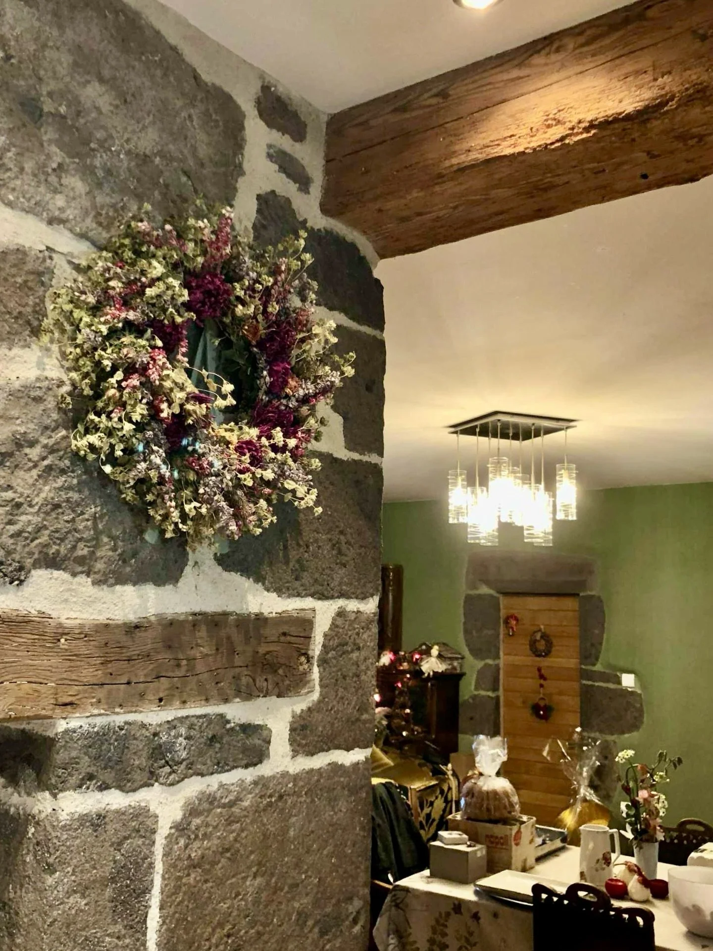 Mes fleurs dans votre int&eacute;rieur&hellip; merci pour la photo !
.
Lundi je vous accueille &agrave; la boutique @lesadroits &agrave; Ambert de 10h &agrave; 19h ! Venez me rendre une petite visite 😁
.
.
.
#createurs #artisanscreateursenfrance #fl