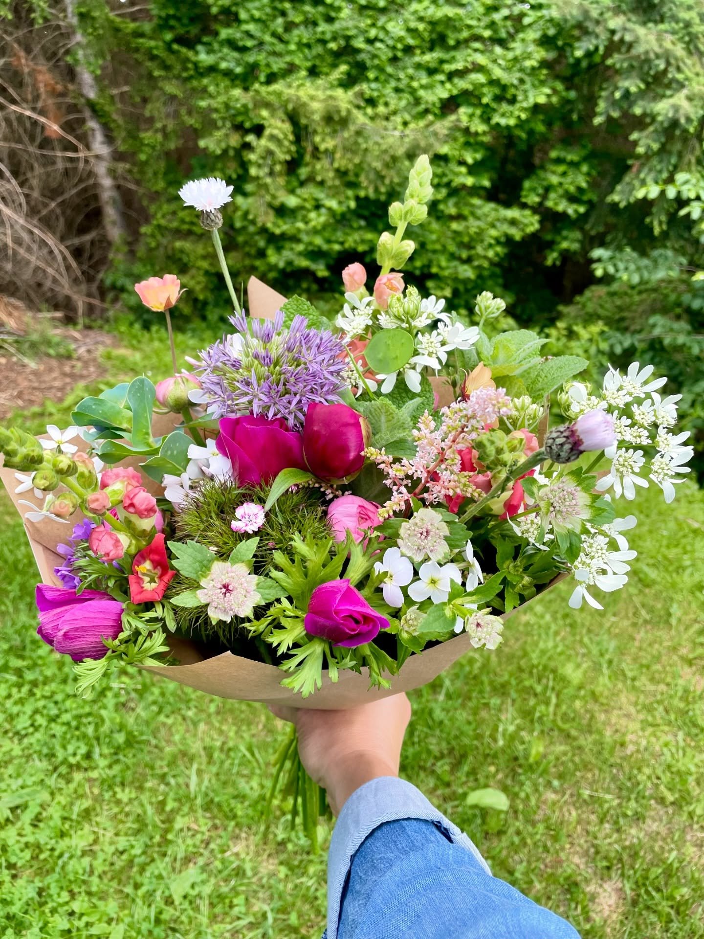 ✨ F&Ecirc;TE DES M&Egrave;RES ✨
Pour les retardataires qui auraient oubli&eacute; de s&rsquo;organiser 😬 les cartes-bouquets (bons-cadeaux &eacute;changeables contre un bouquet) peuvent &ecirc;tre exp&eacute;di&eacute;es lundi&hellip; 
Bon dimanche 