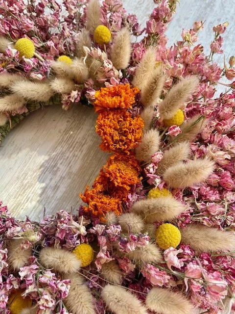 Octobre rose couronne fleurs séchées (4).jpg