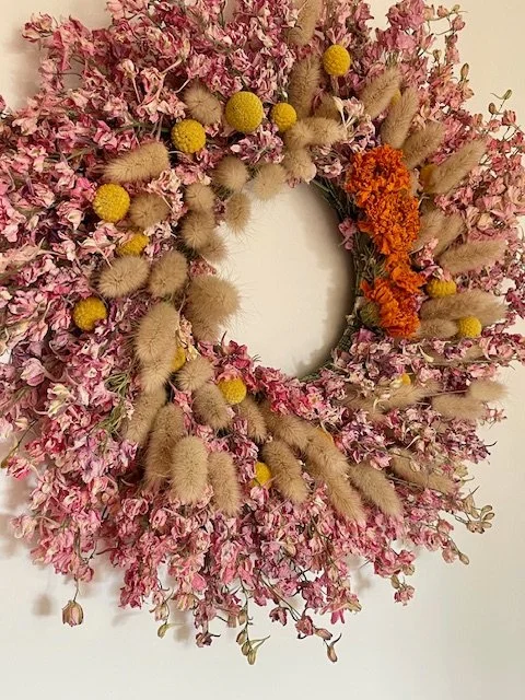 Octobre rose couronne pieds d'alouette (2).jpg