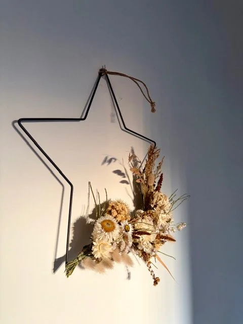 Couronne étoile en fleurs séchées (2).jpeg