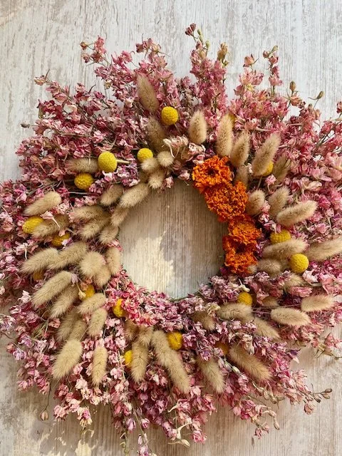 Octobre rose couronne fleurs séchées (1).jpg