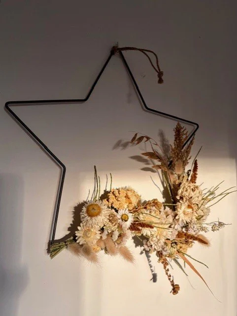 Couronne étoile en fleurs séchées.jpg