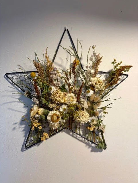 Tableau étoile en fleurs séchées.jpg