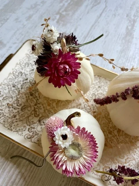 Mini courge décorée de fleurs séchées