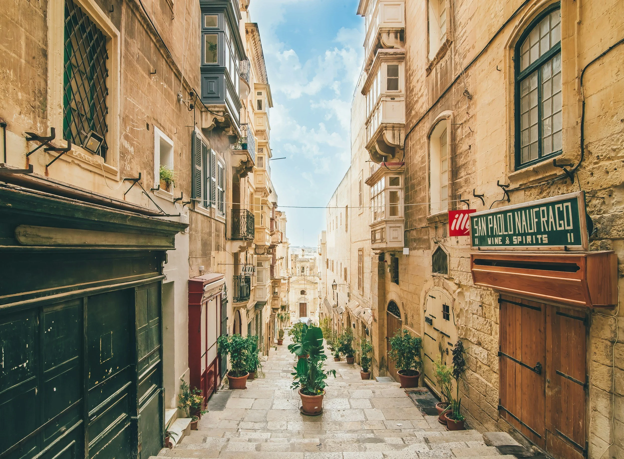 The Unique Streets and Architecture of Valetta, Malta