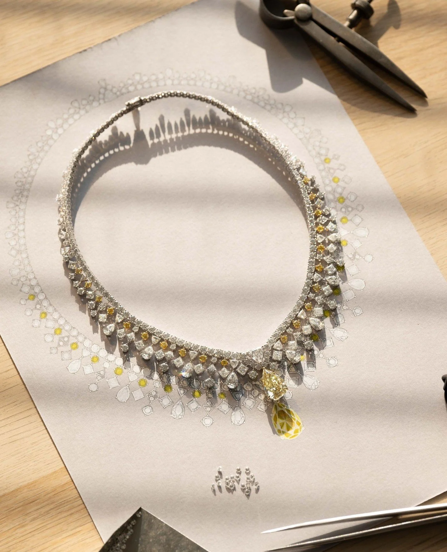 Mouawad unveils the Imperial Sunfall necklace, a remarkable High Jewelry creation inspired by the quiet majesty of the setting sun. Crafted with exceptional yellow and white diamonds, the piece is a timeless expression of radiance, artistry and refin