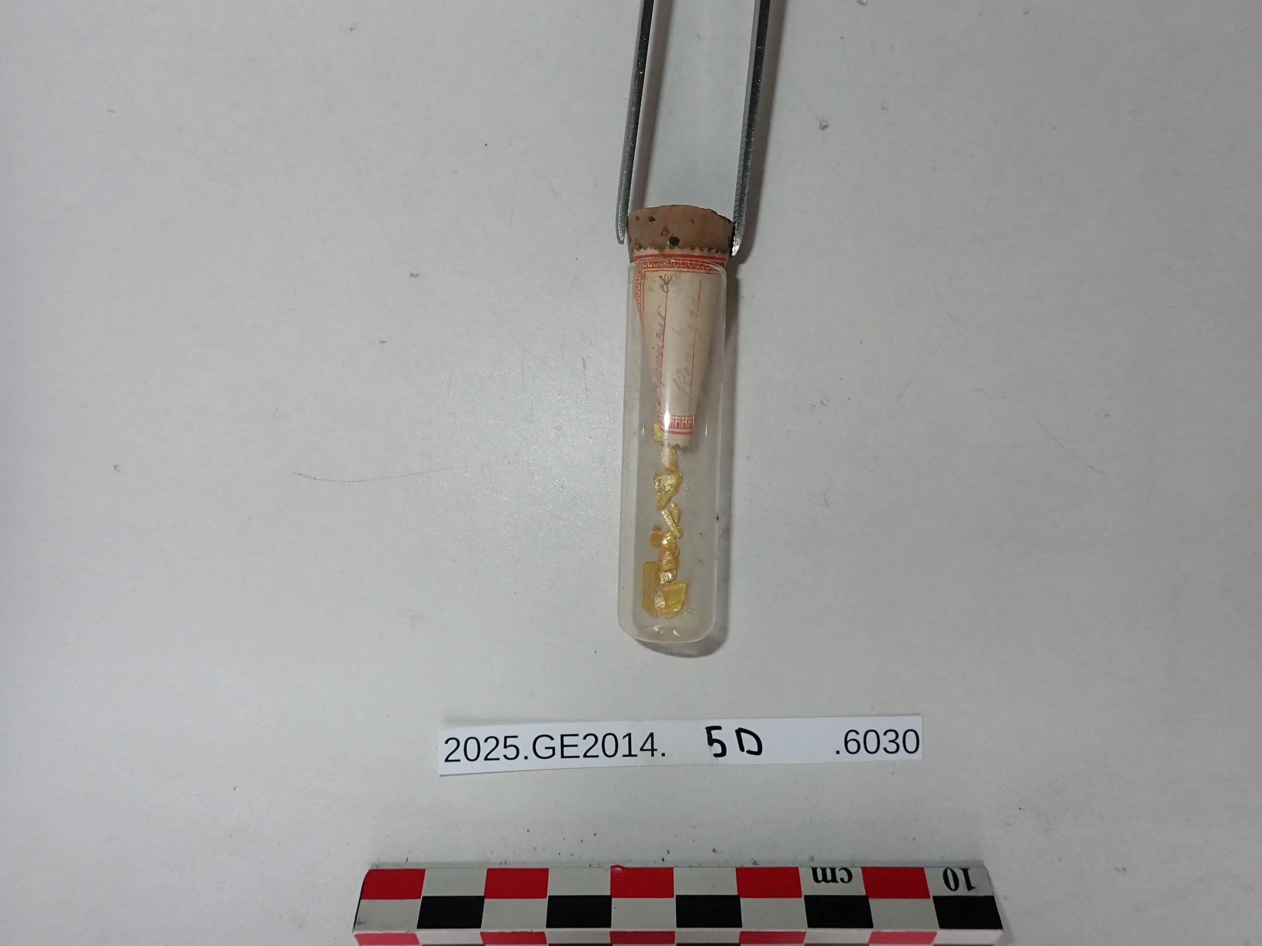 Un caillou, une toxicité : l’orpiment