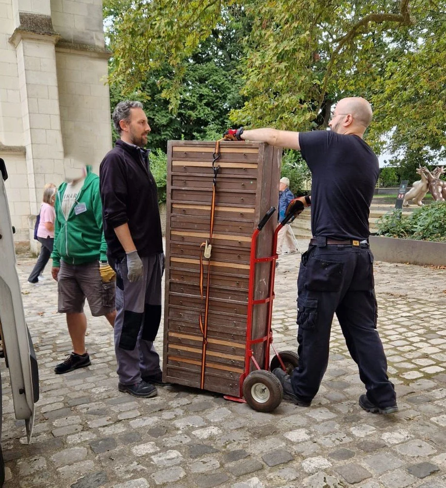 Le port de charges lourdes dans les collections : Le bon geste sécurité #3