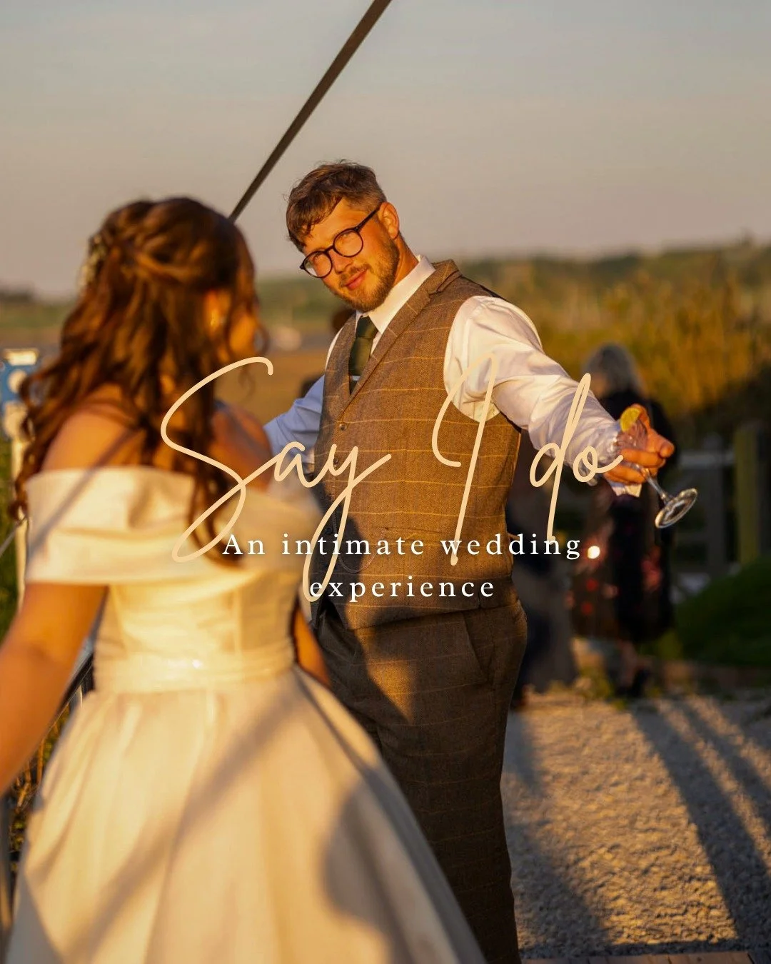 Leven is Strijd offers a refined, intimate wedding experience where every detail is curated with care.

From a glass-fronted ceremony space overlooking the River Medway to an elegant dining experience aboard a historic Dutch barge, your day flows eff