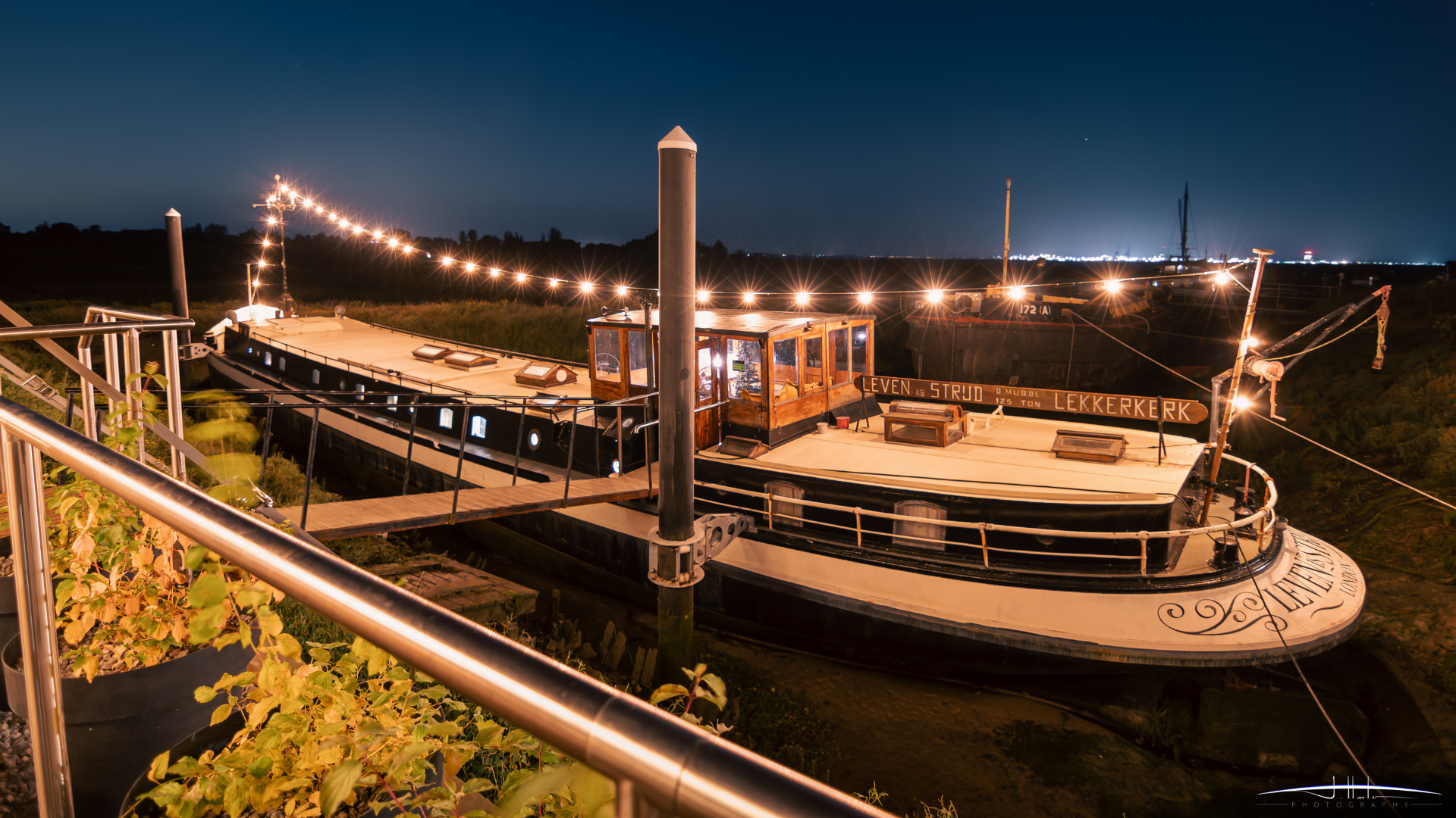 Leven is Strijd - Dutch Barge
