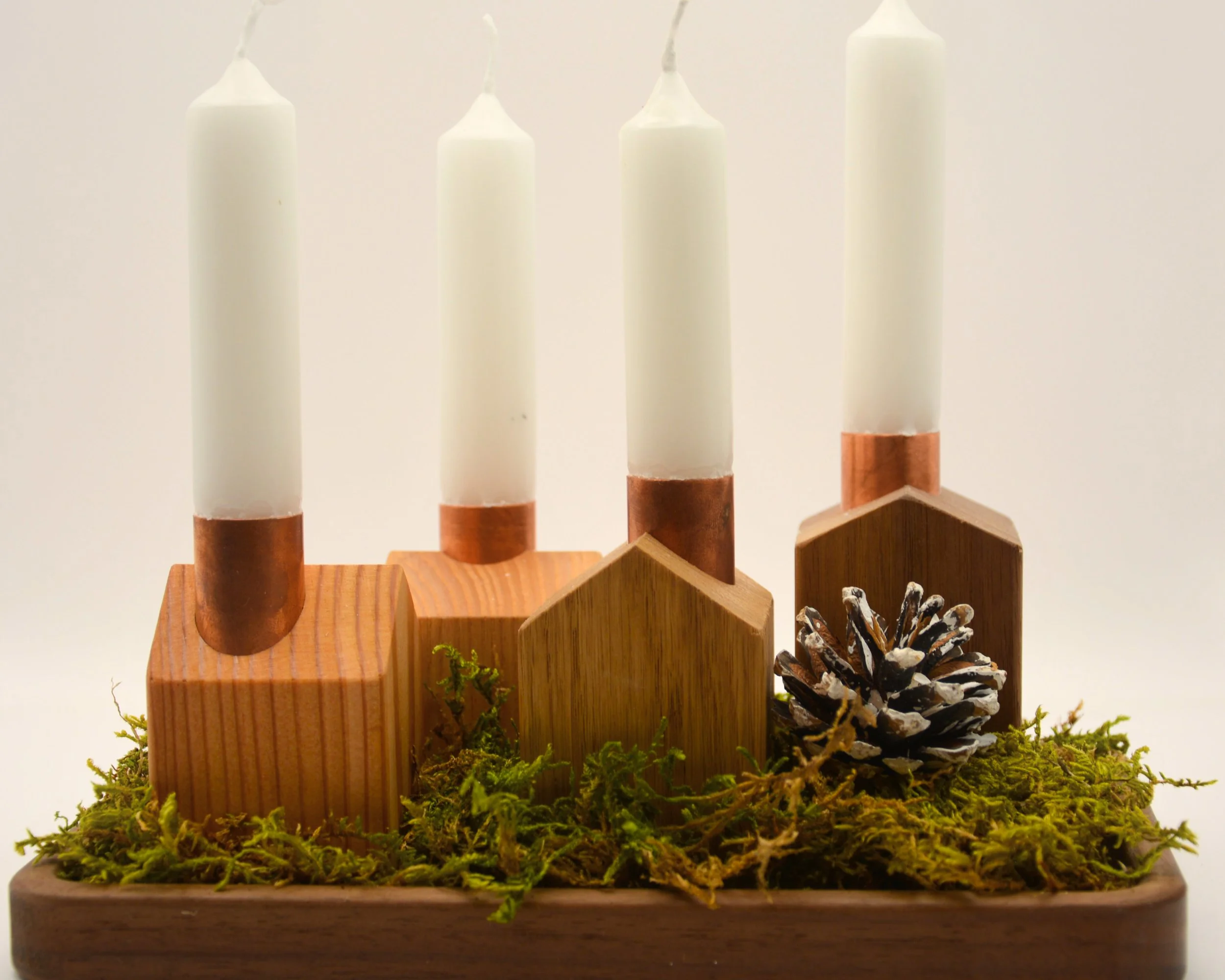 Moderner Adventskranz aus Holz | Häuser-Set mit Kerzen
