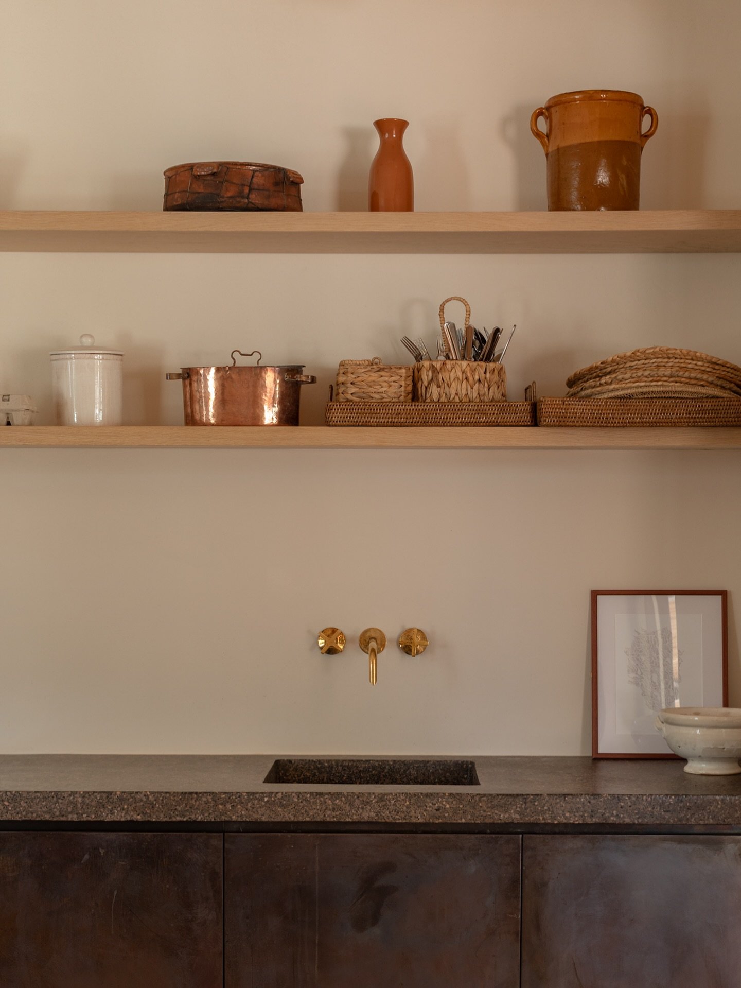 Interiors location_O

Now live on our website. Get in touch to book your shoot here in beautiful Puglia. 

Image: @fwalkerarnottphotography 

#shootpuglia #italy #editorial #photoshoot #shootlocation #locationscouting #locationitaly #produzionicreati
