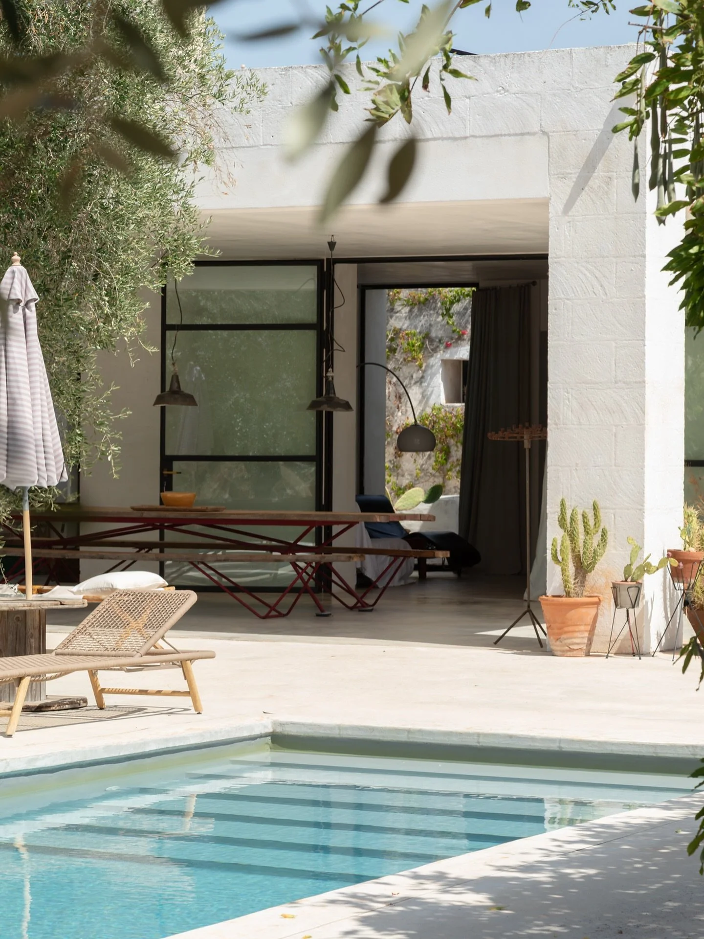 Location V. Now live on our website. A magical mix of rustic Pugliese charm at the front and modern pool and surrounding terraces. Fabulous mature planting. Particularly well suited for external shoots, a vast array of areas to set up and work in. Se