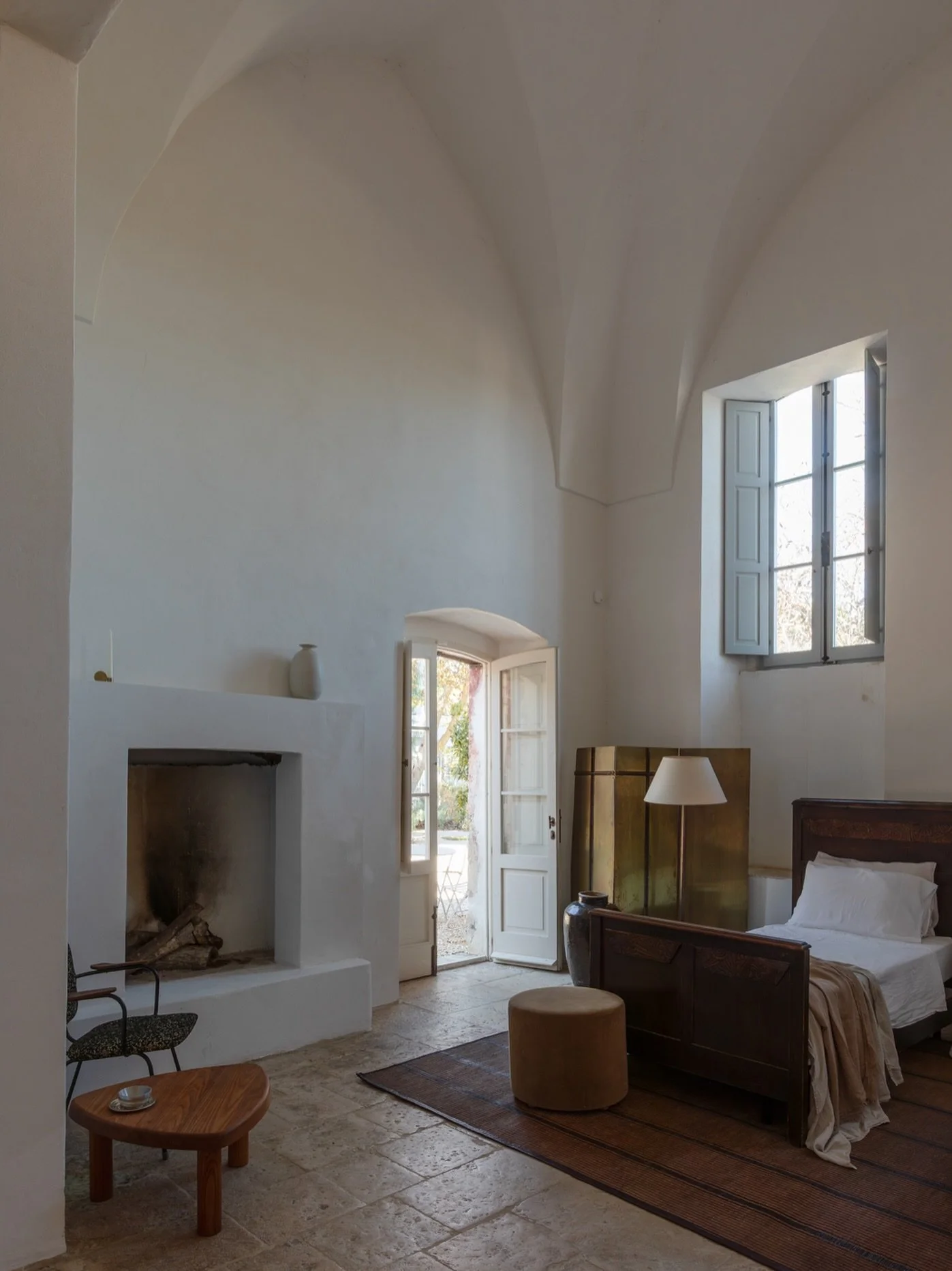 Location W. Now live on our website. A truly stunning villa, beautifully restored and curated. A rather incredible backdrop for product shoots and fashion alike. Inside the villa, high ceilings, soft light, beautiful original tiles, the most beautifu