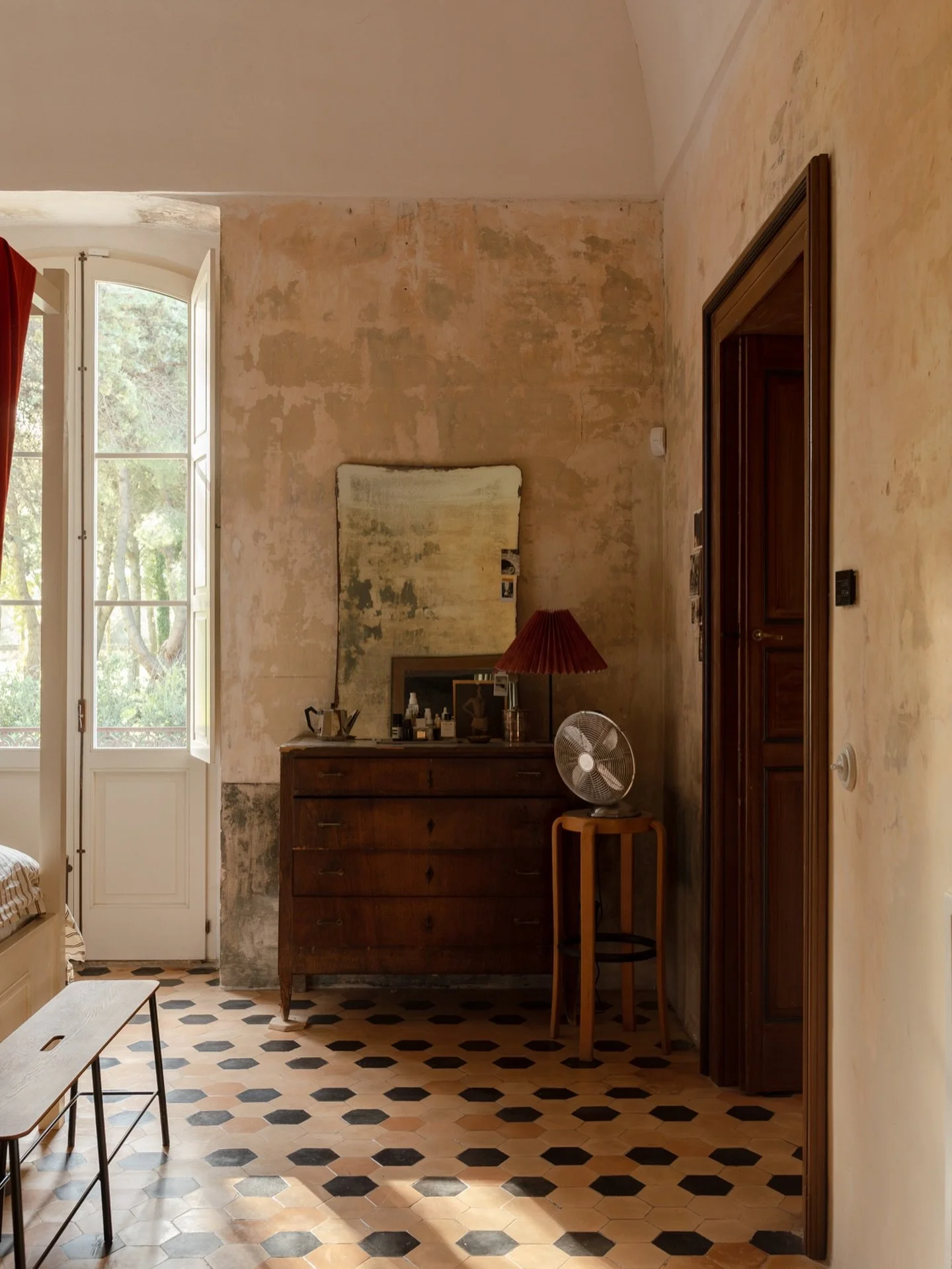 Location W. Now live on our website. A truly stunning villa, beautifully restored and curated. A rather incredible backdrop for product shoots and fashion alike. Inside the villa, high ceilings, soft light, beautiful original tiles, the most beautifu