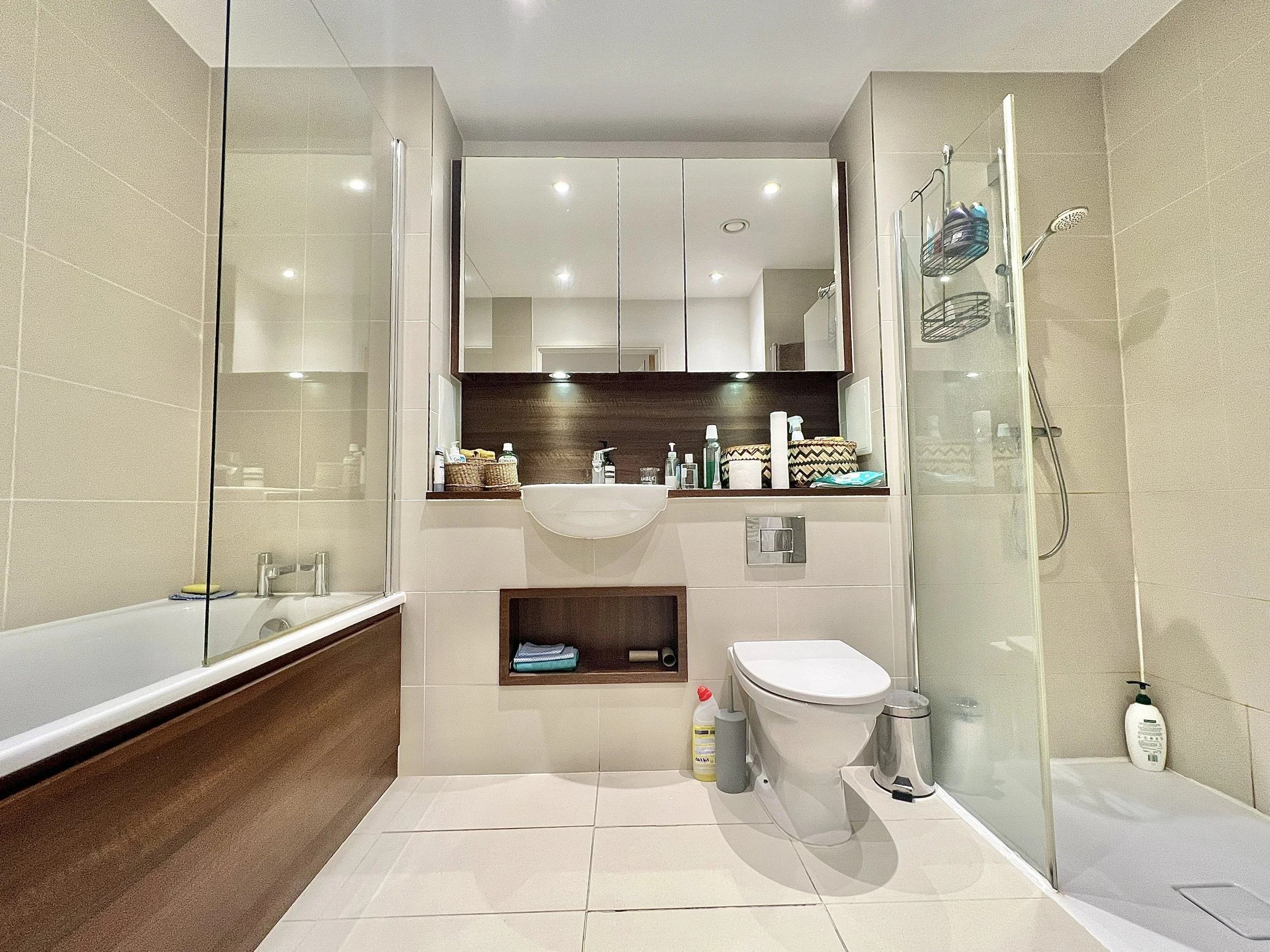 2 Bedrooms Flat - Copenhagen Court