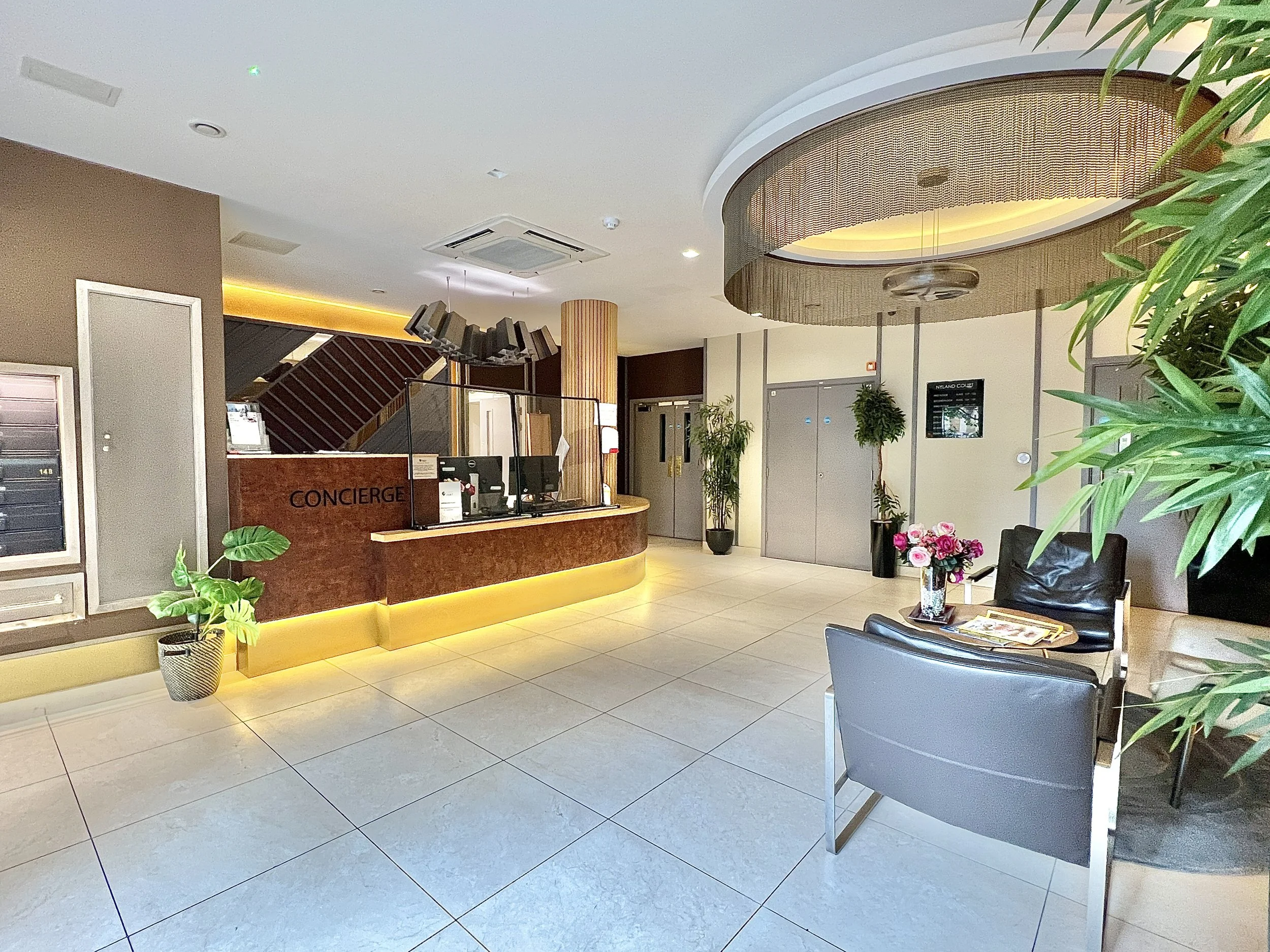 2 Bedrooms Flat - Copenhagen Court