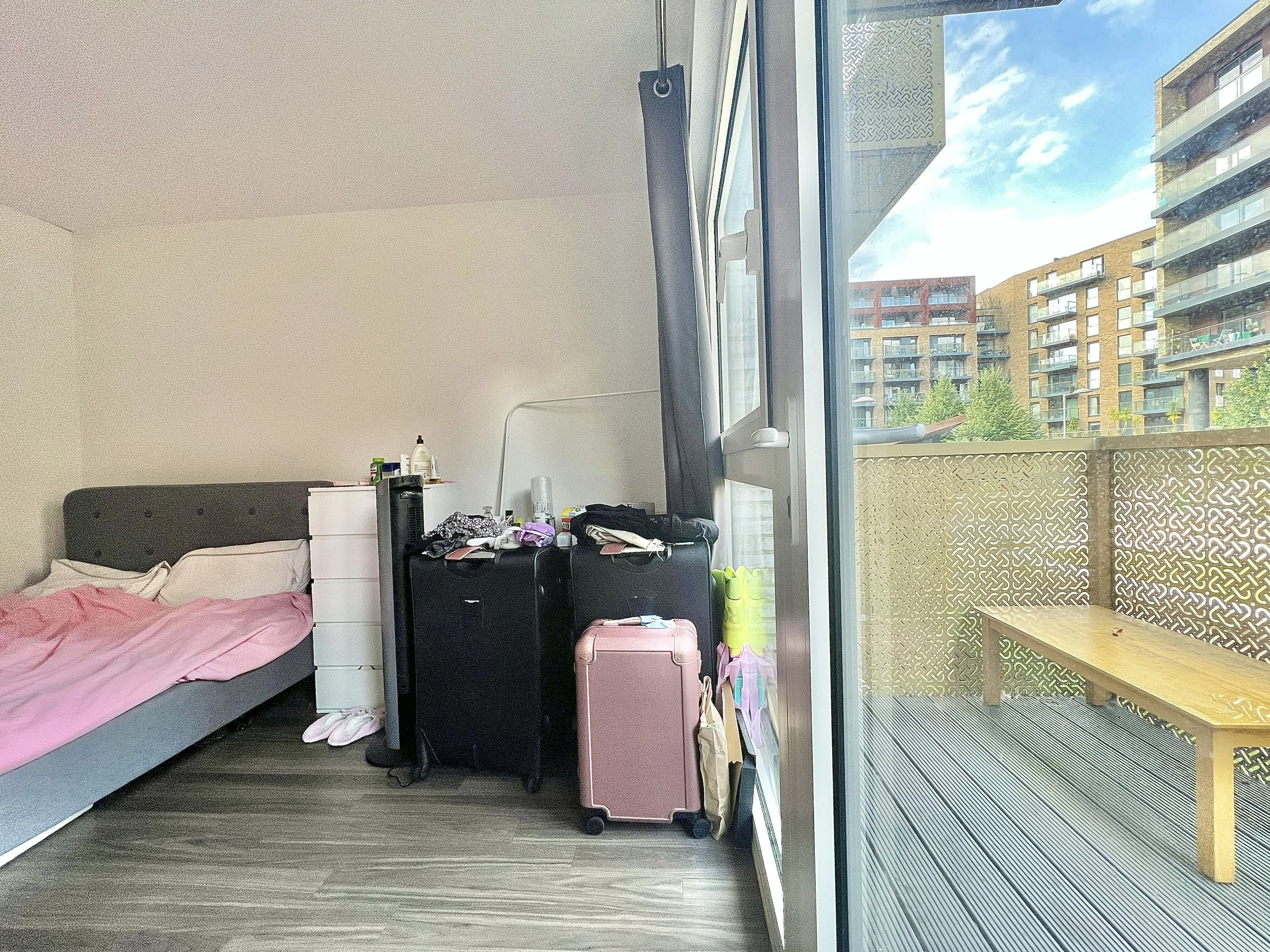 2 Bedrooms Flat - Copenhagen Court