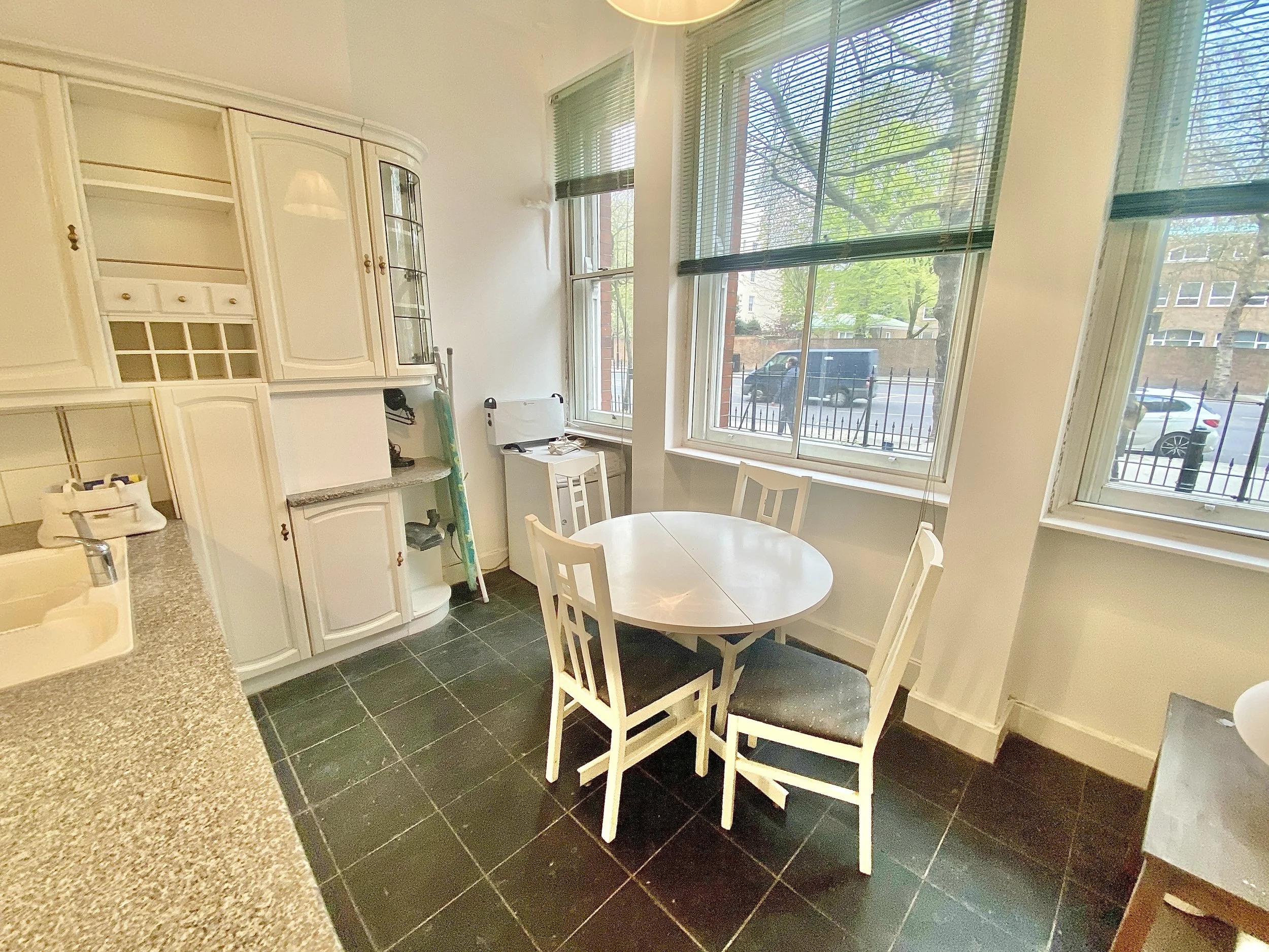 2 bedroom flat - Hanover Gate