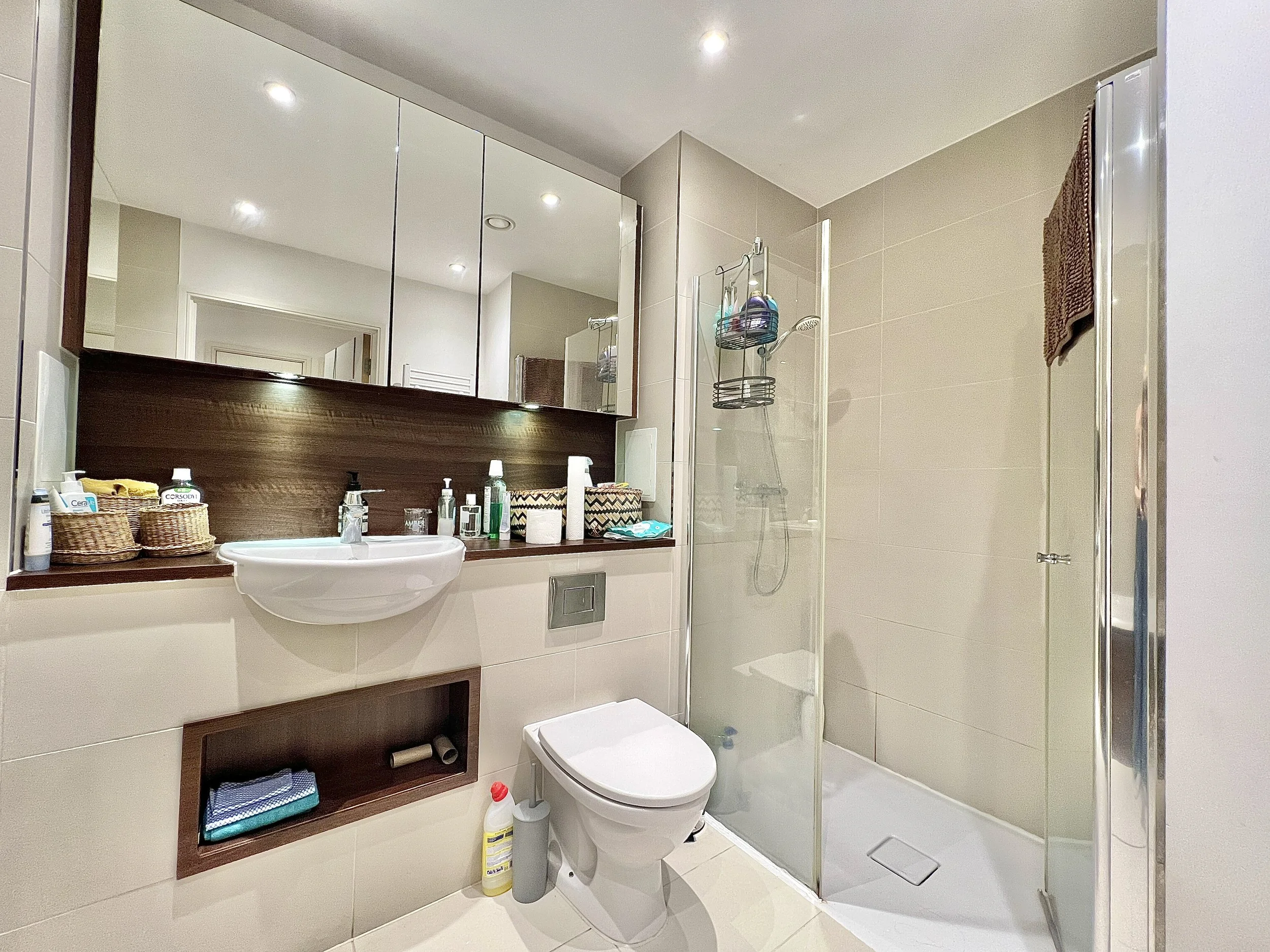 2 Bedrooms Flat - Copenhagen Court