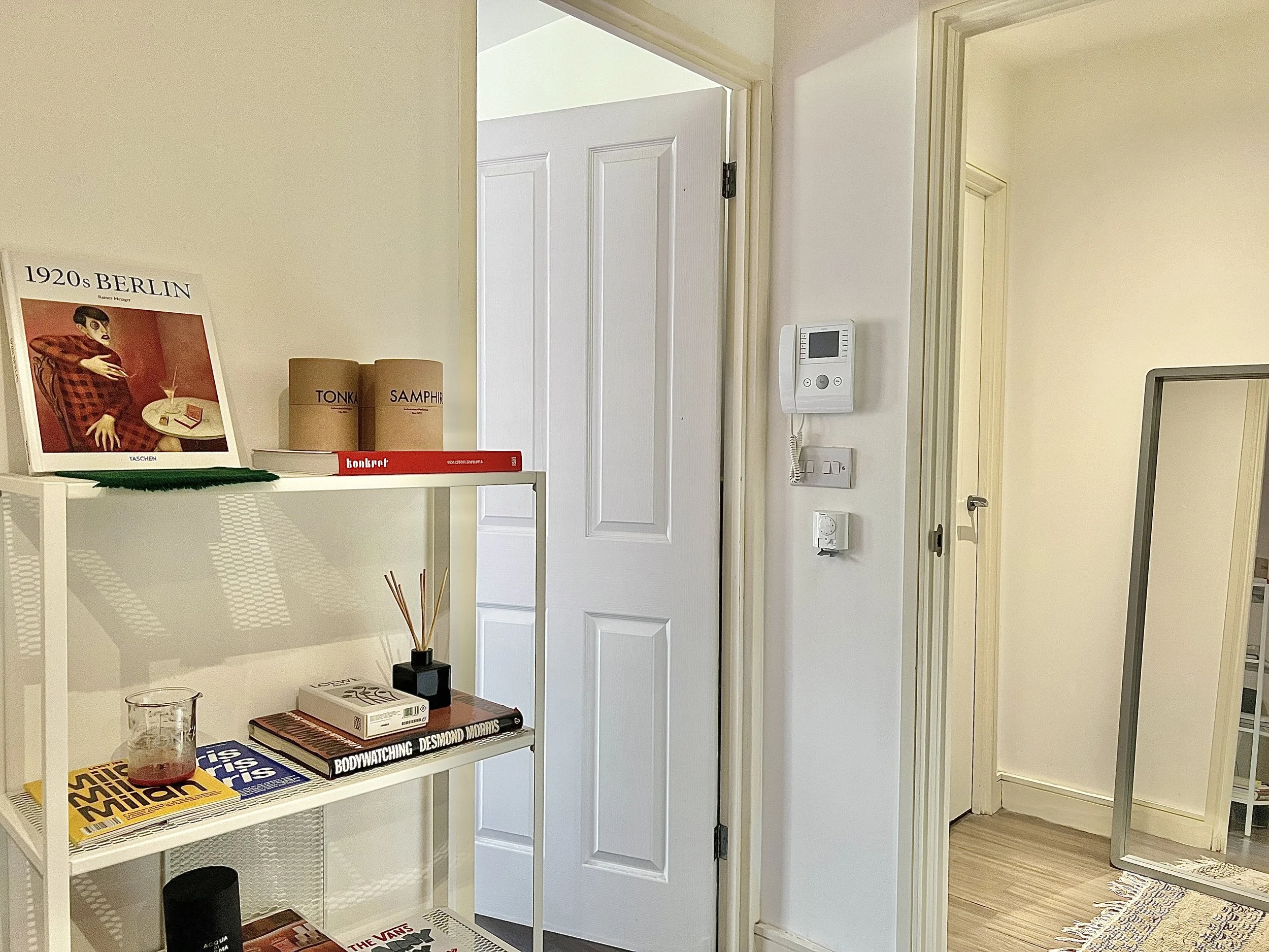 2 Bedrooms Flat - Copenhagen Court