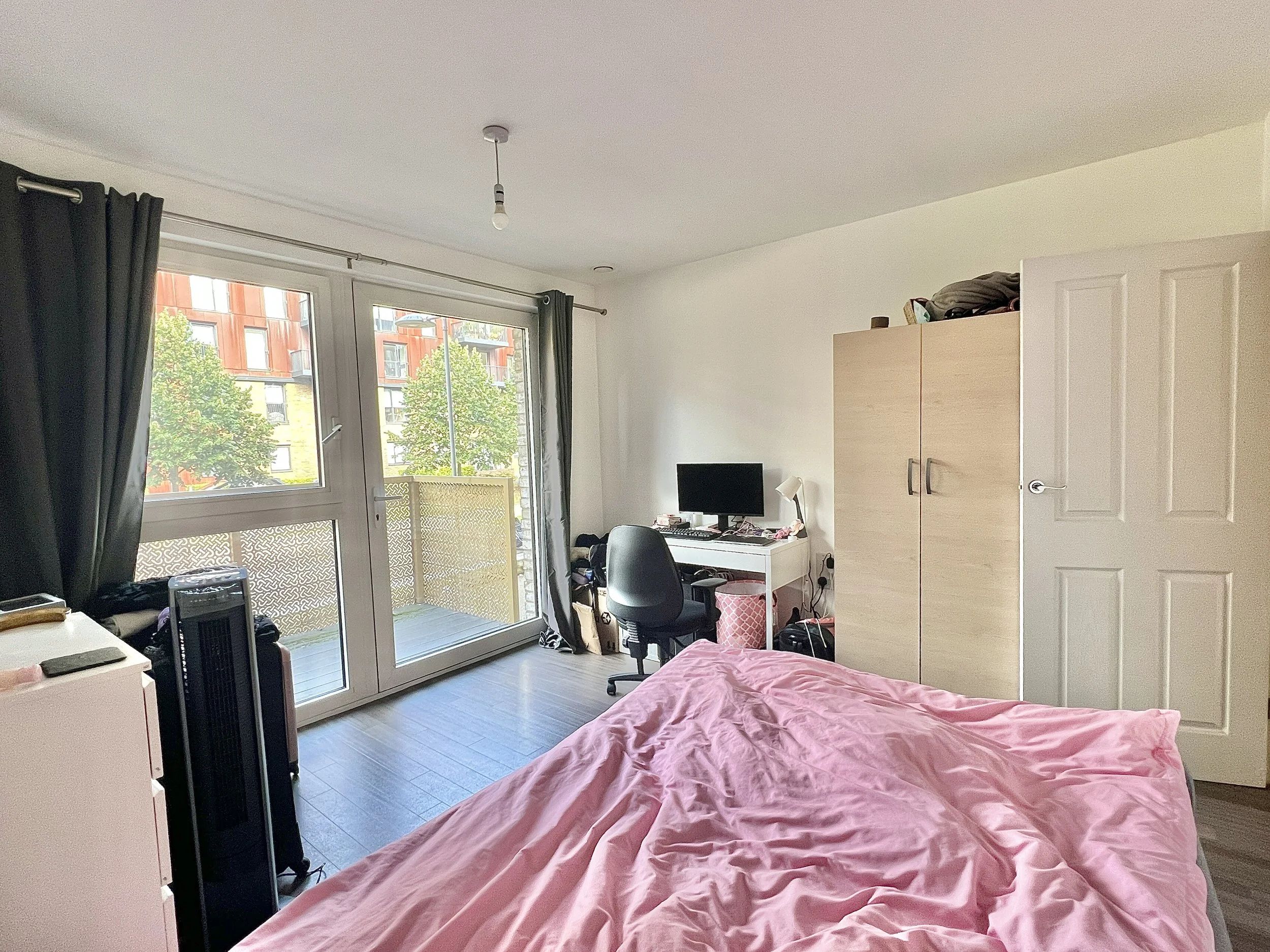 2 Bedrooms Flat - Copenhagen Court