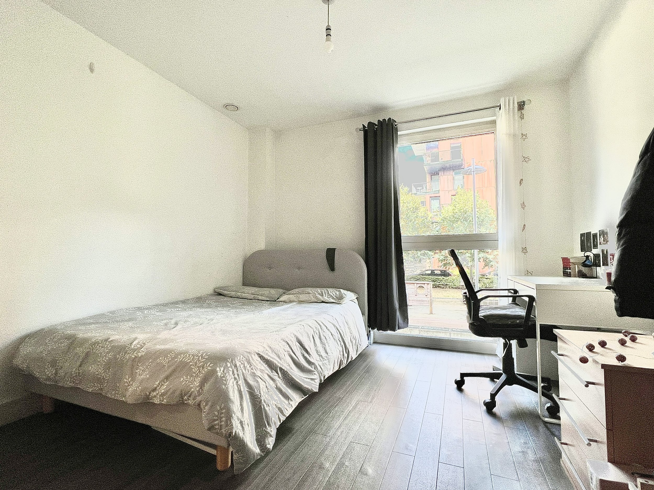 2 Bedrooms Flat - Copenhagen Court