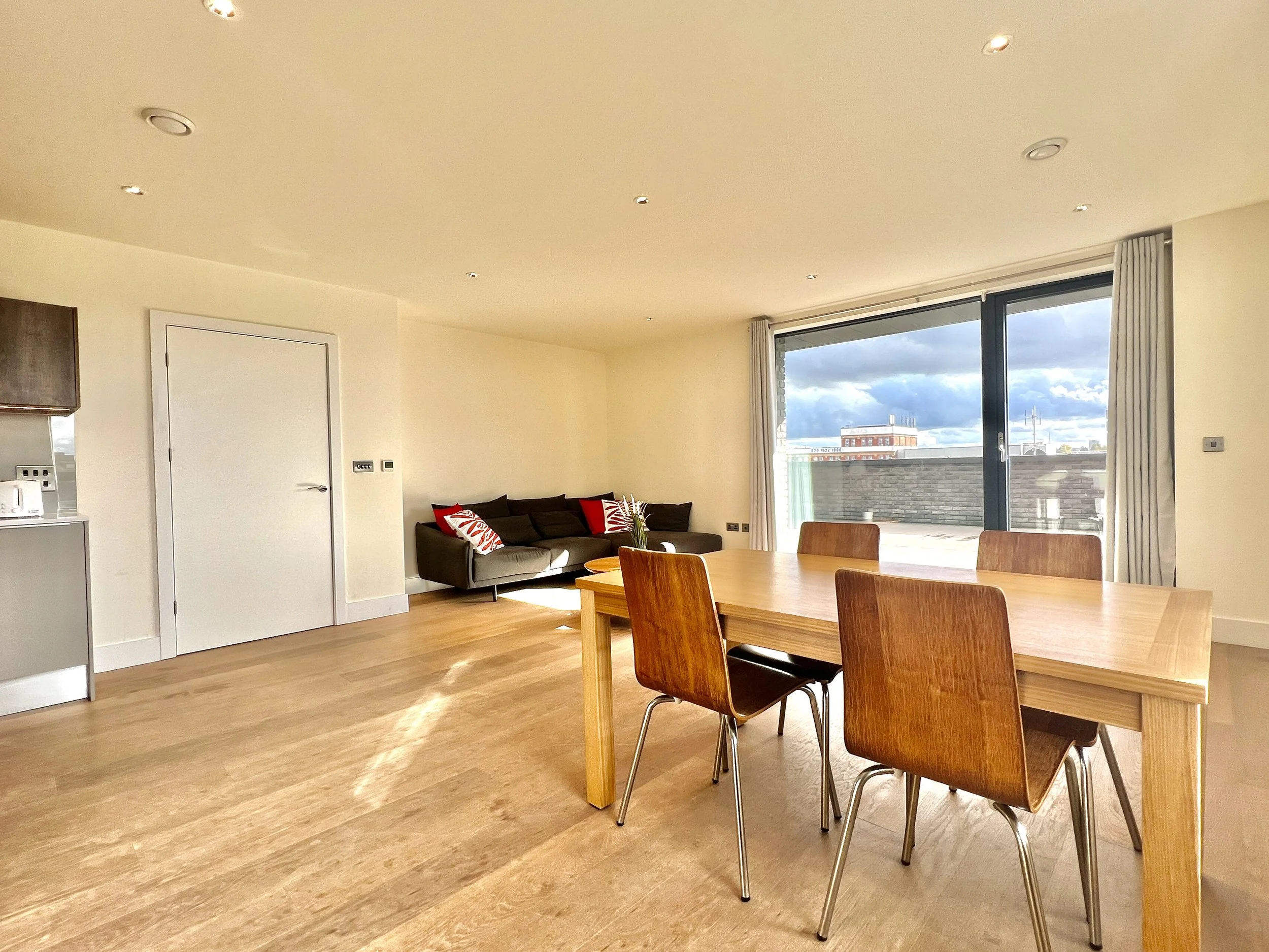 3 Bedrooms flat Battersea Power Station
